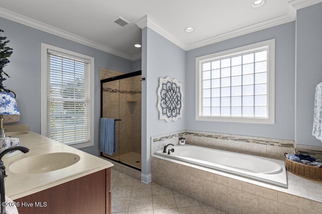 100570572 | Photo 28