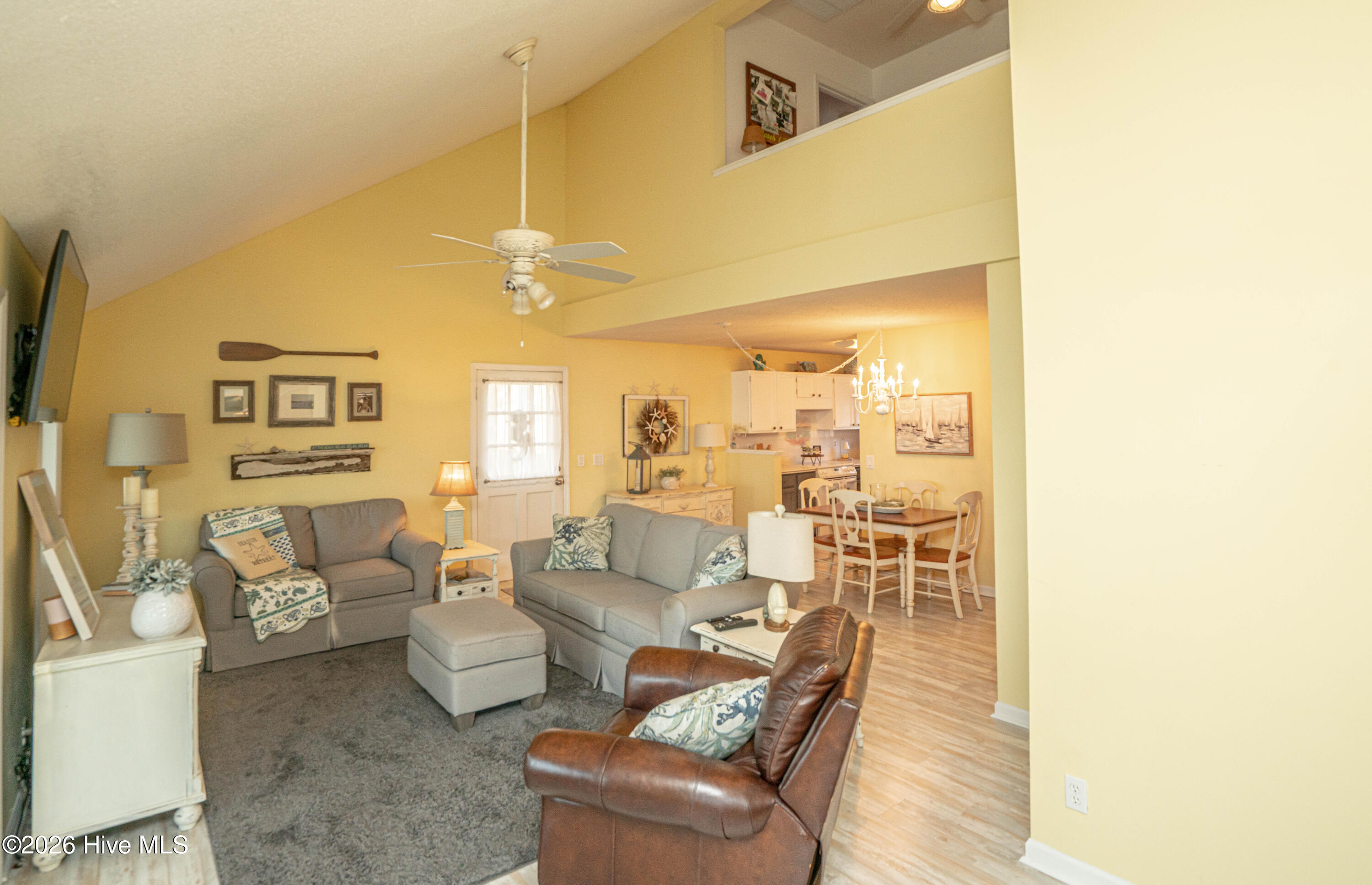 100561840 | Photo 14