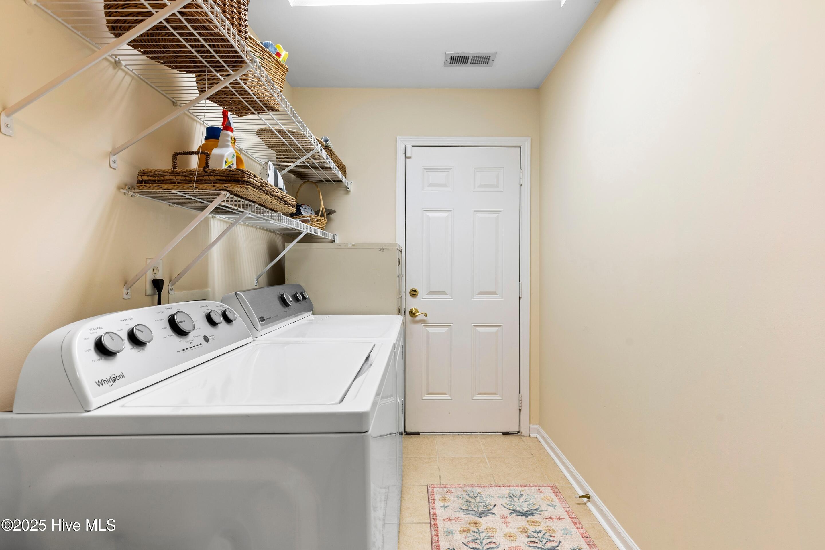 100528797 | Photo 38