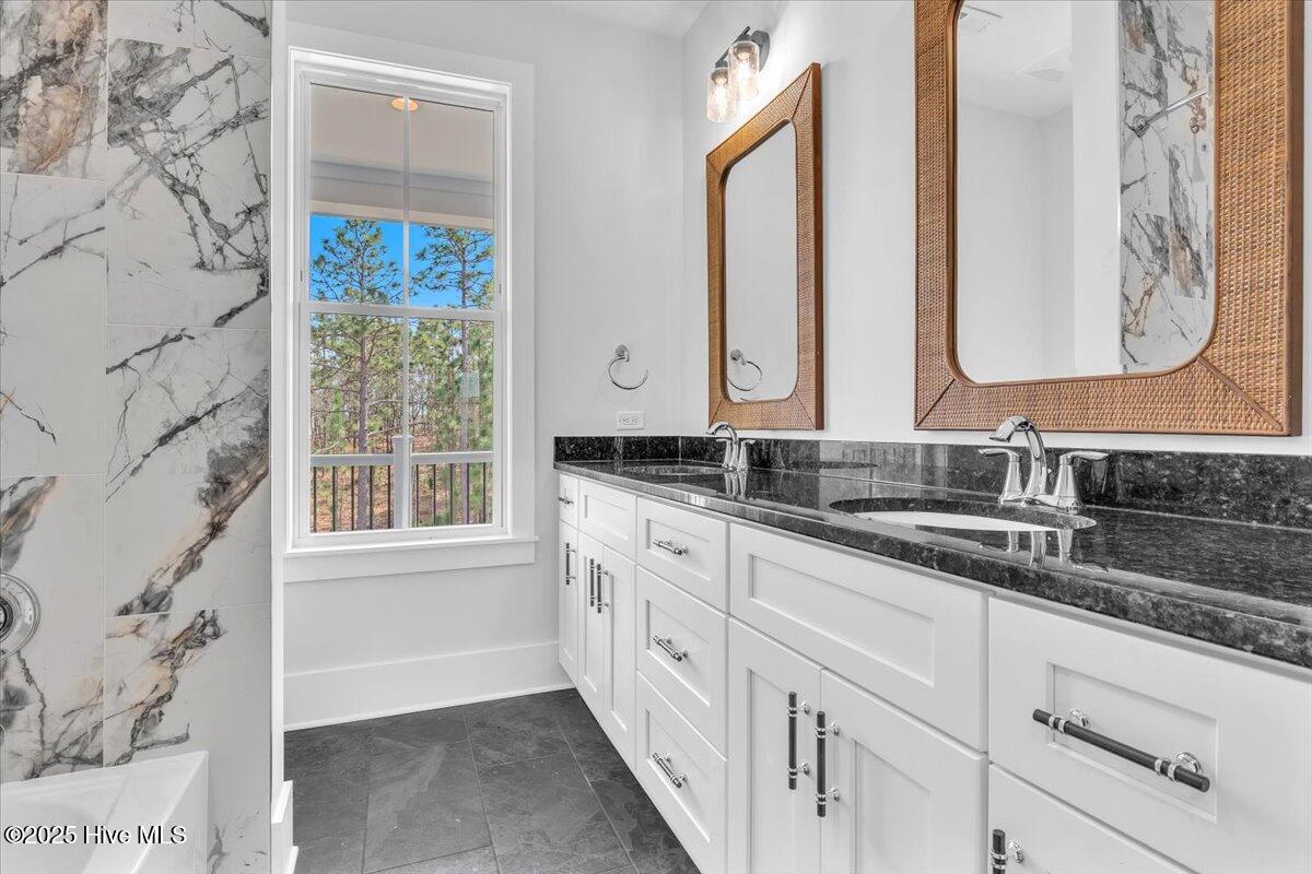 100495724 | Photo 52