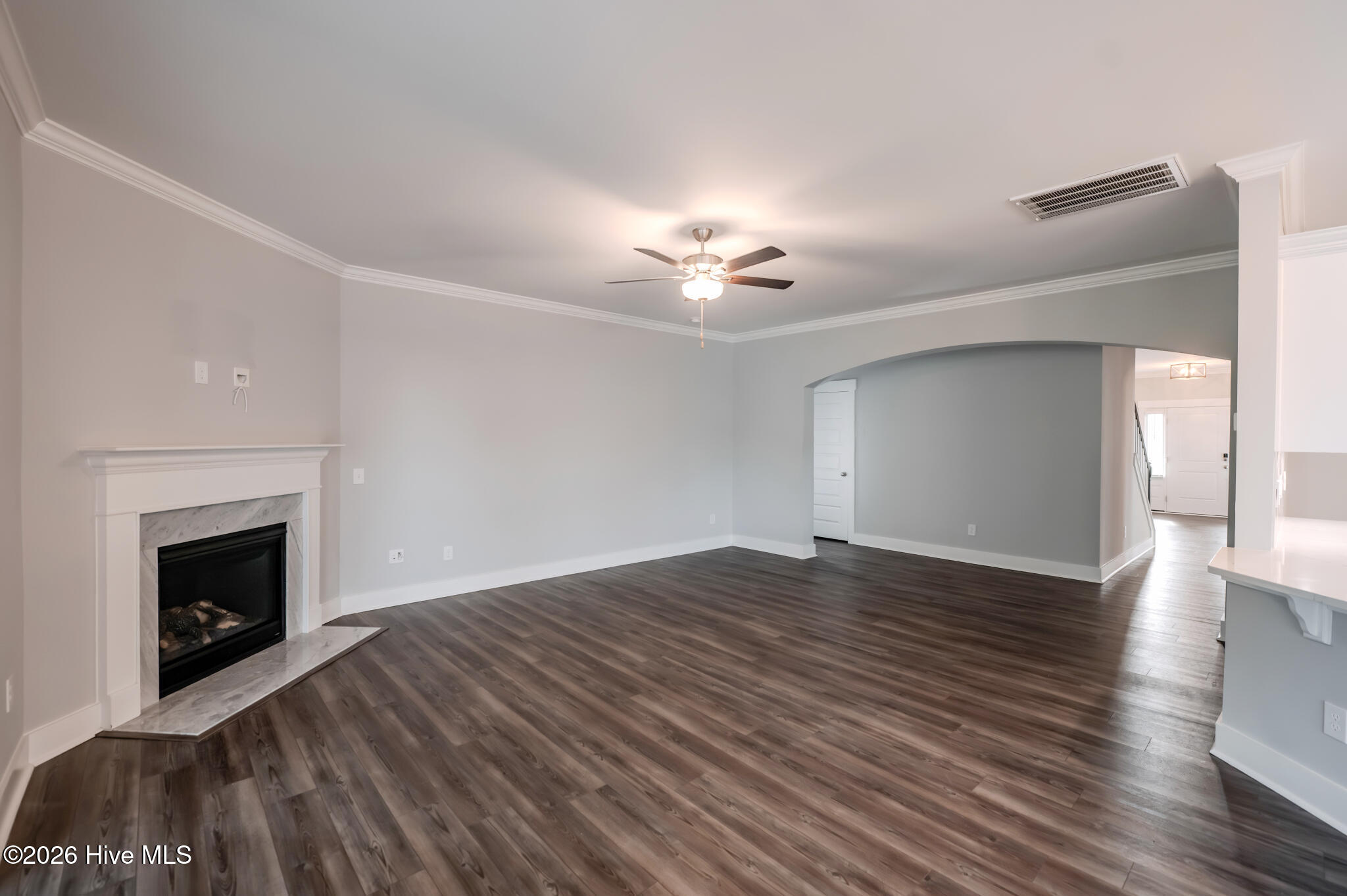 100567790 | Photo 35