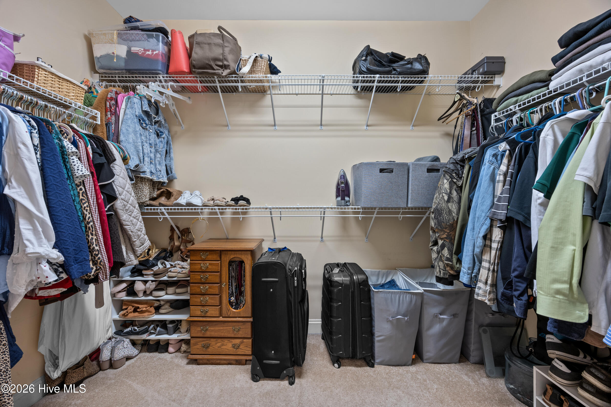 100550325 | Photo 42