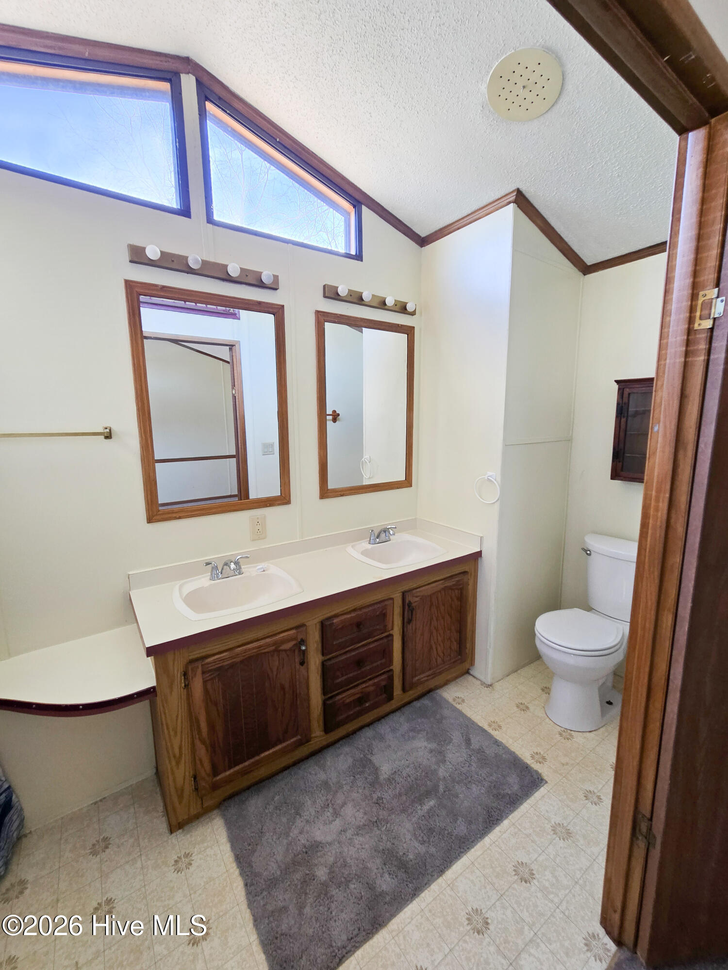 100552287 | Photo 13