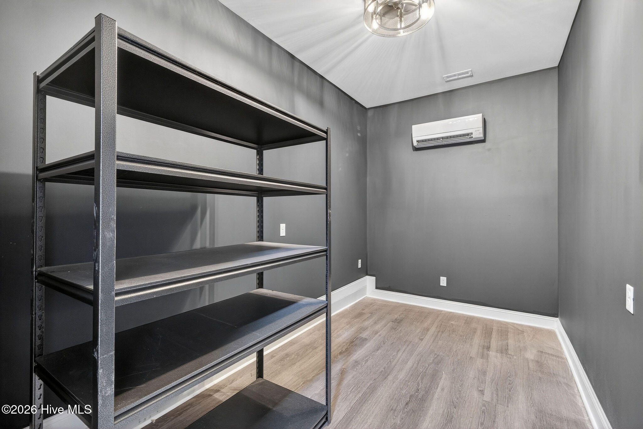 100557341 | Photo 41