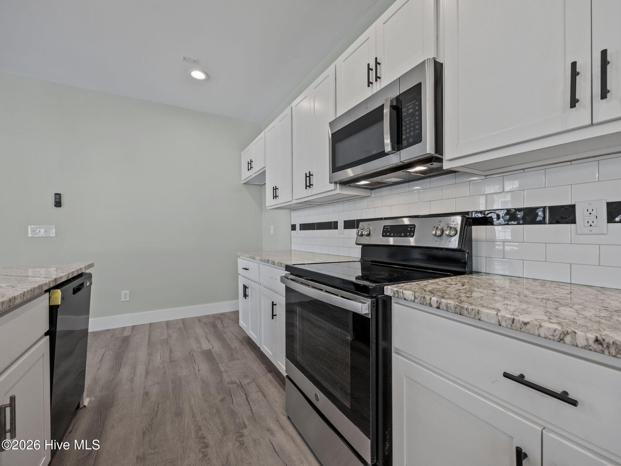 100566341 | Photo 47