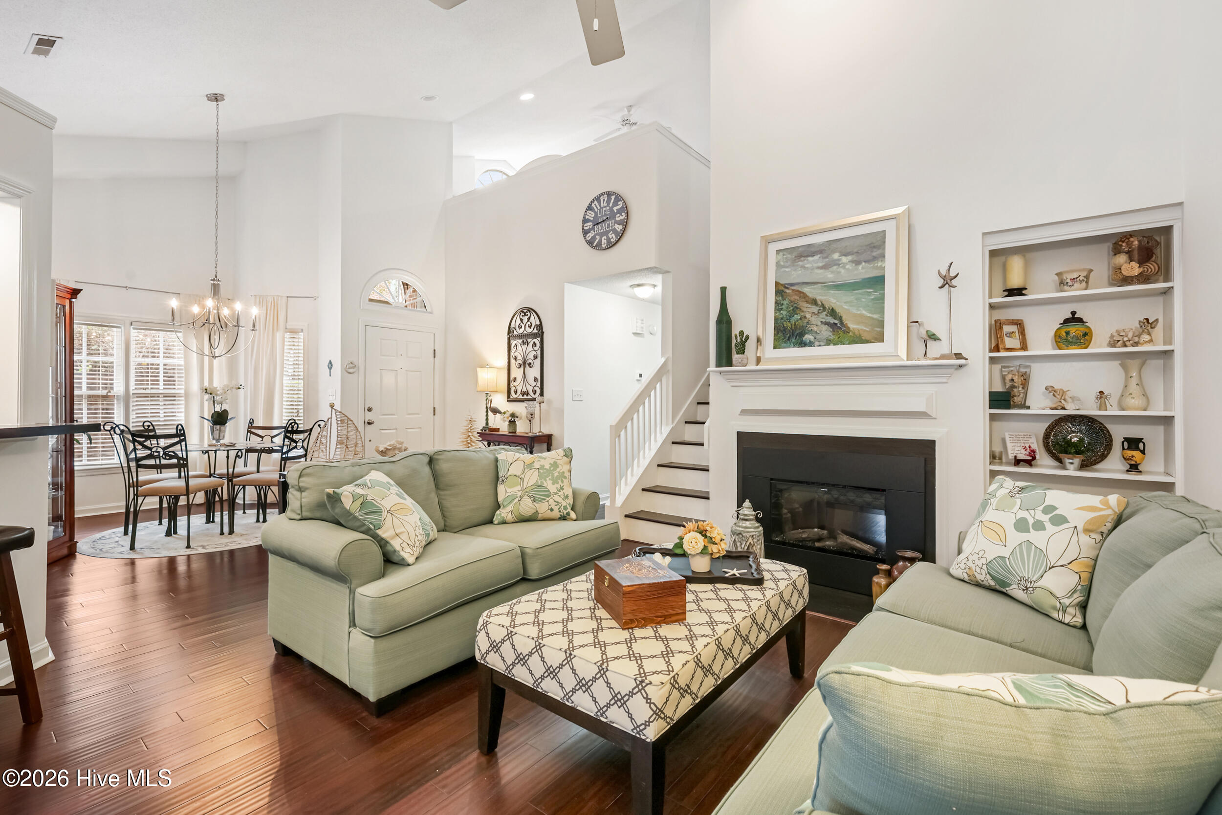 100557984 | Photo 11