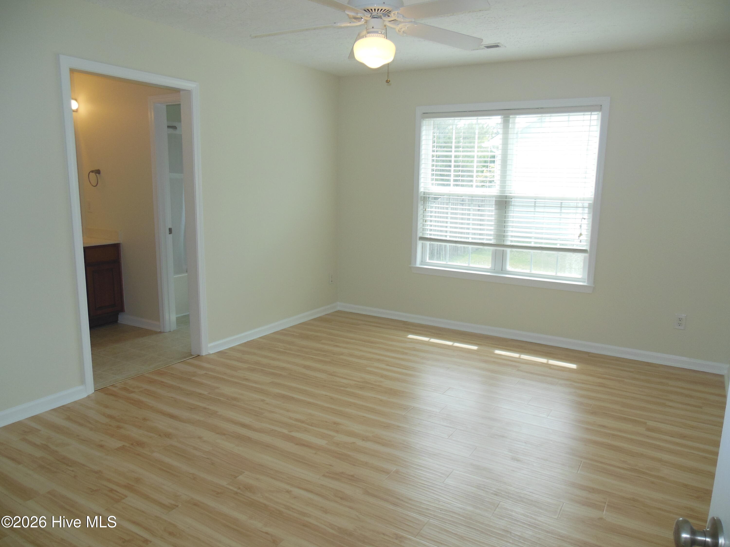 100565167 | Photo 12