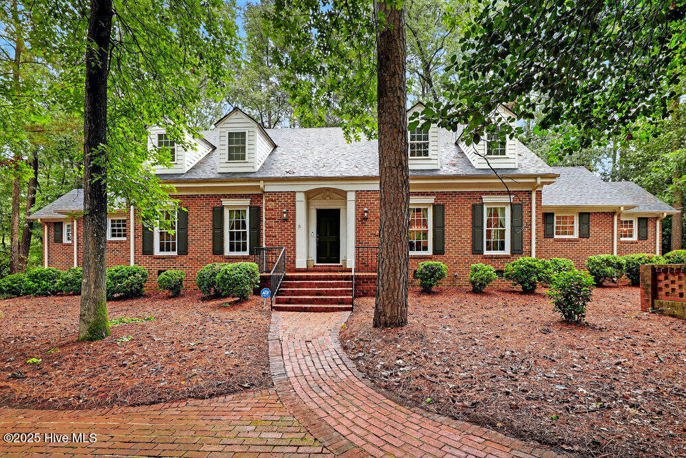 Homes for sale in Clinton, NC | 102 Cedar Ln, Clinton, NC 28328 | MLS# 100523756