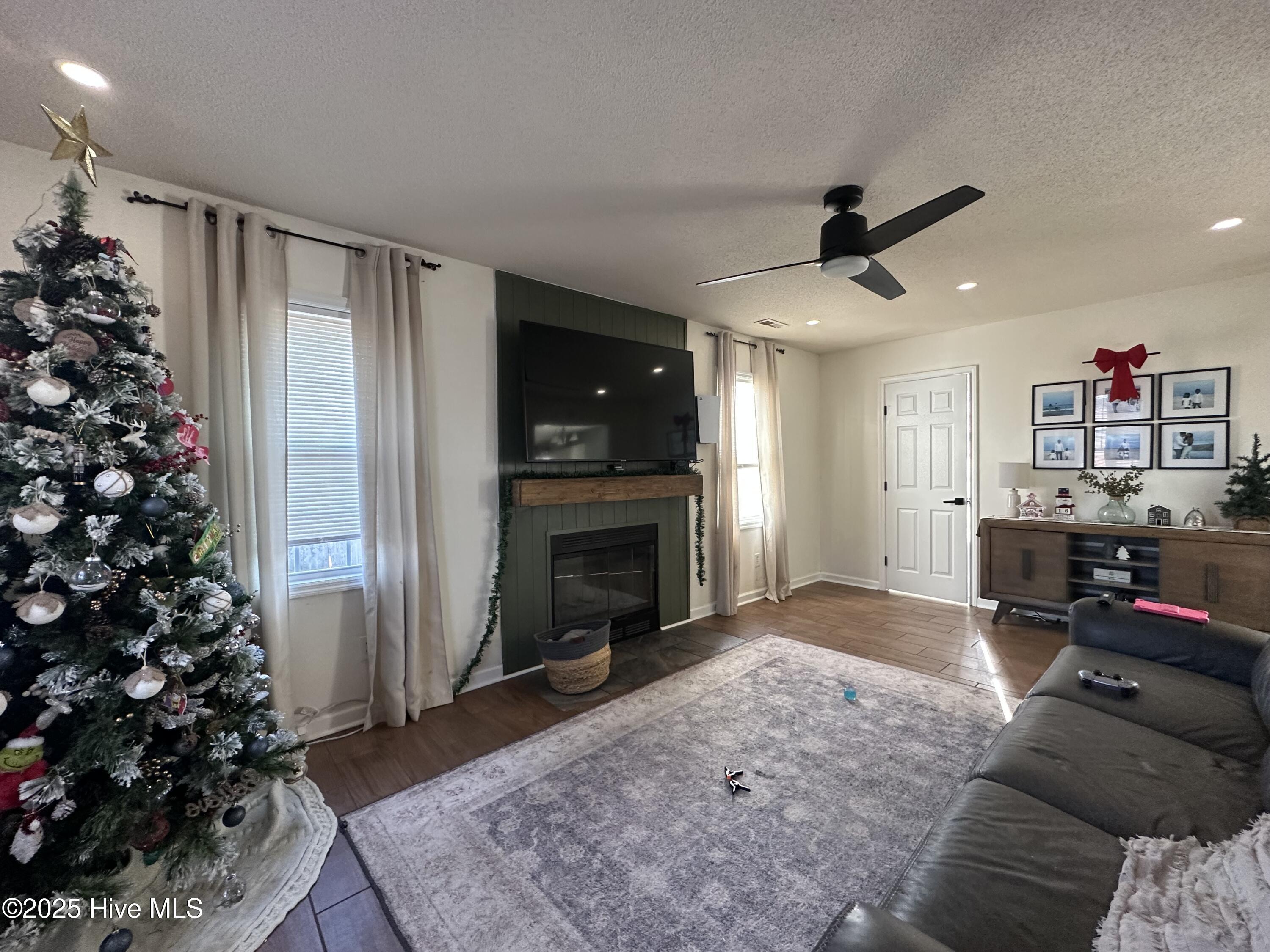 100545130 | Photo 10