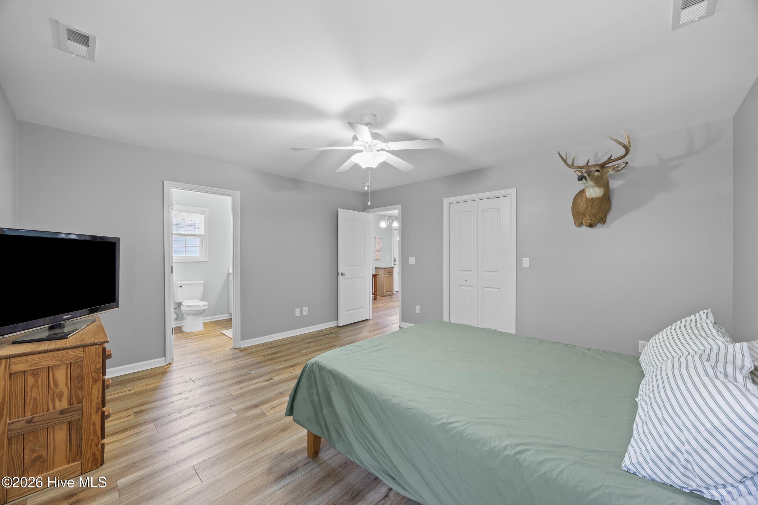 100569653 | Photo 13