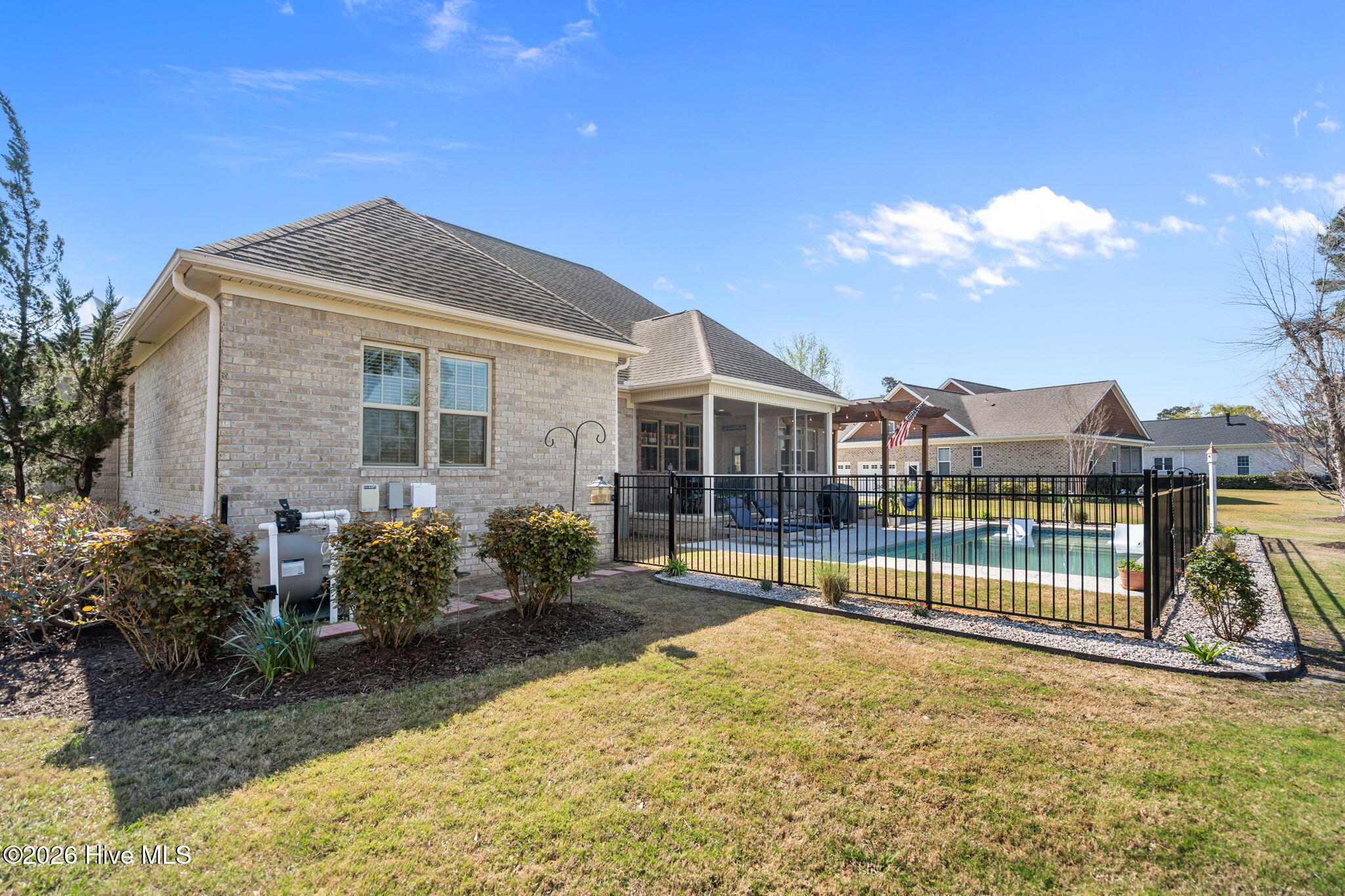 100563487 | Photo 53