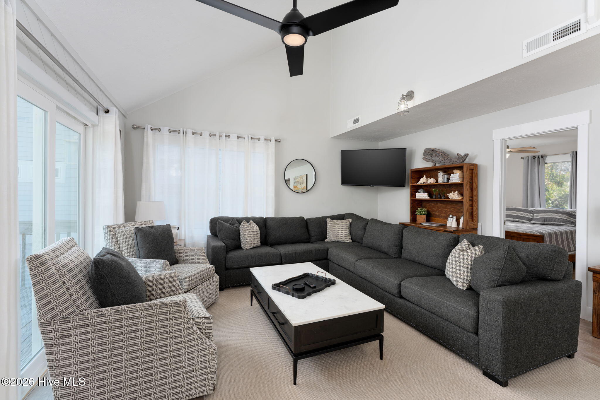 100552725 | Photo 15