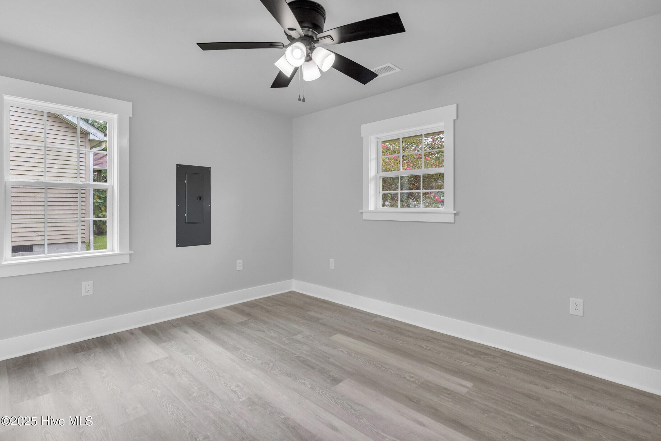 100560014 | Photo 16