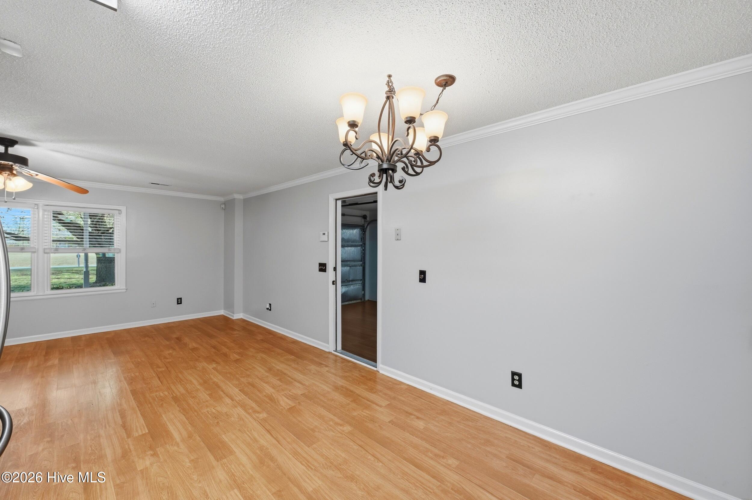 100562440 | Photo 18