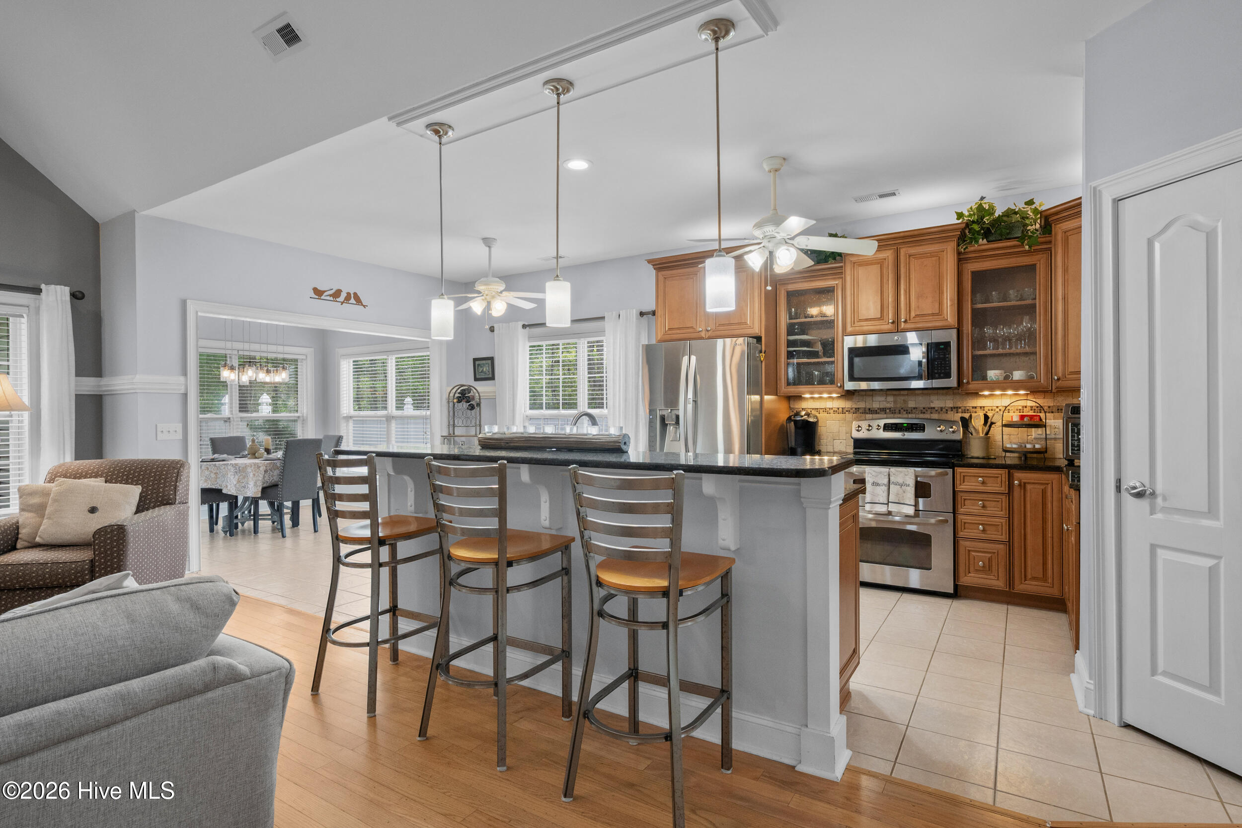 100566575 | Photo 11