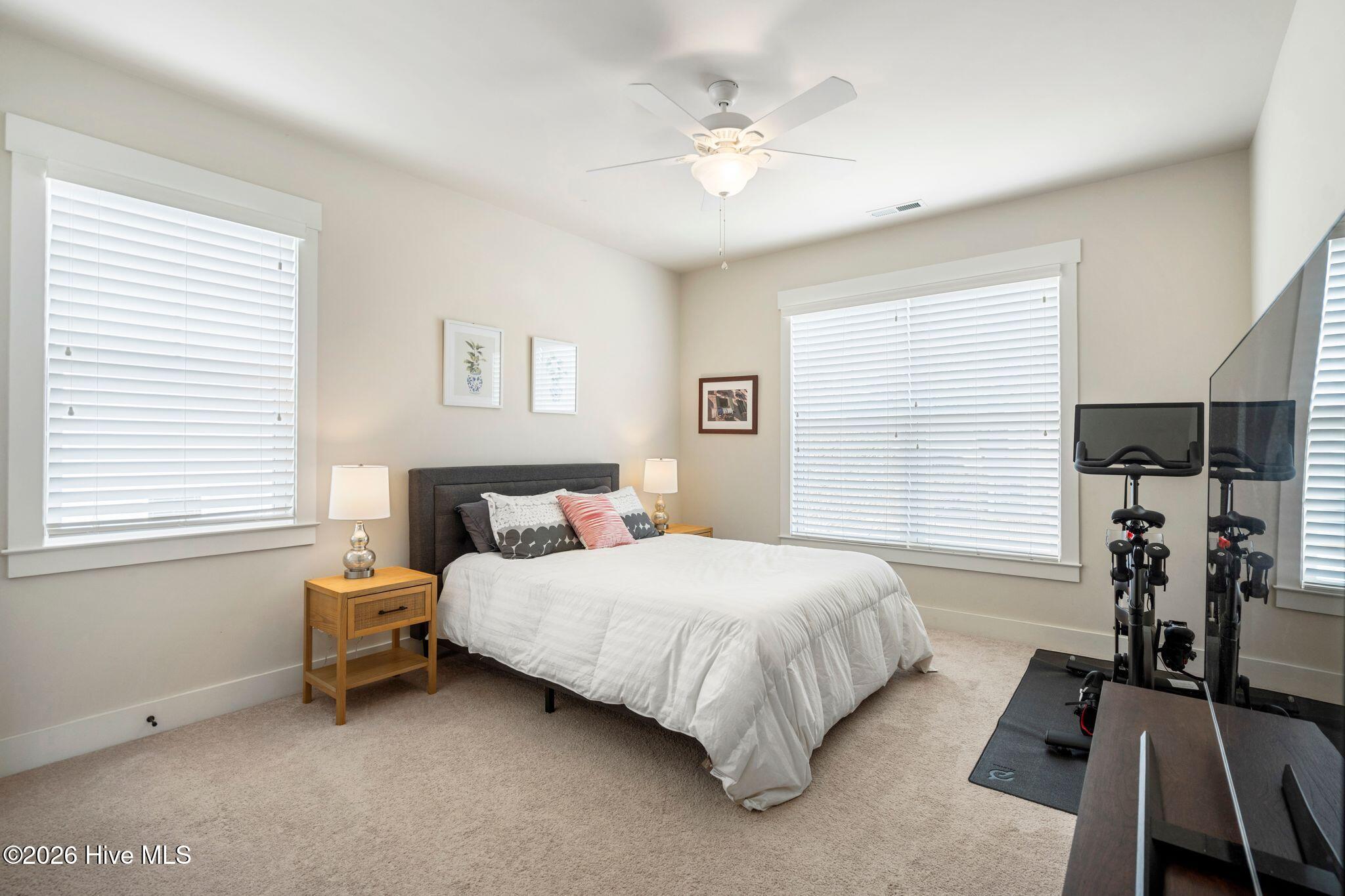 100558844 | Photo 26