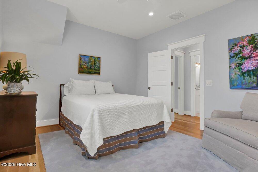 100552560 | Photo 40