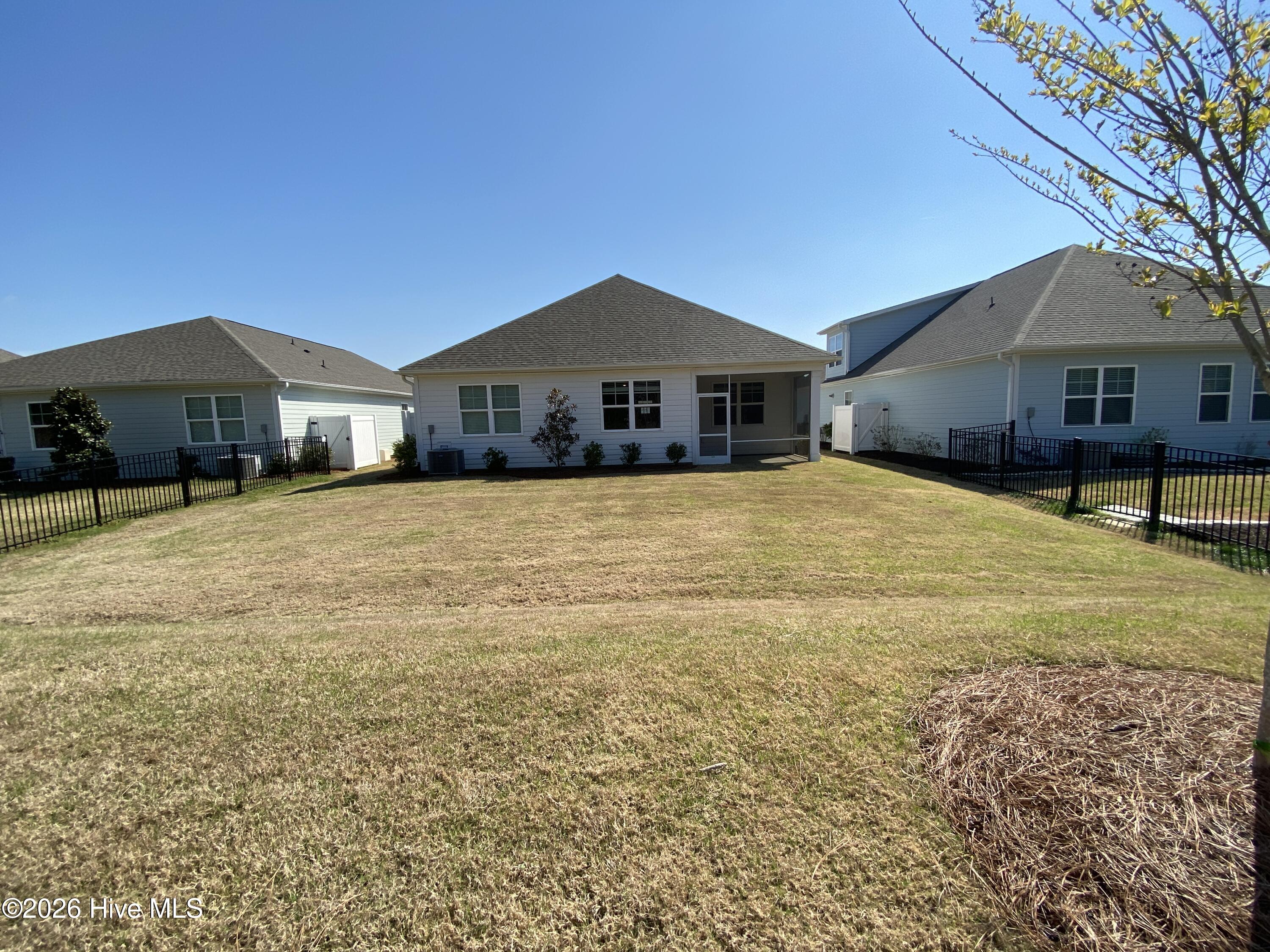 100553677 | Photo 36