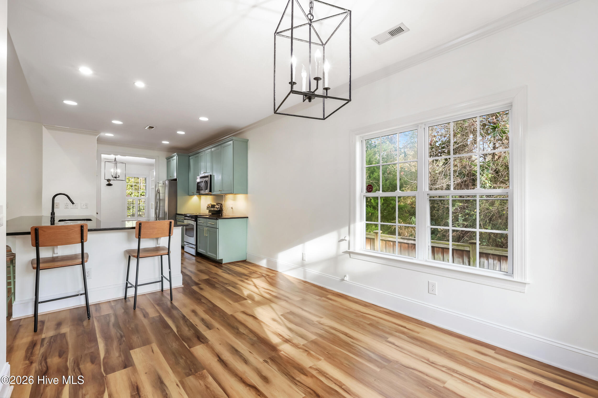 100547349 | Photo 18