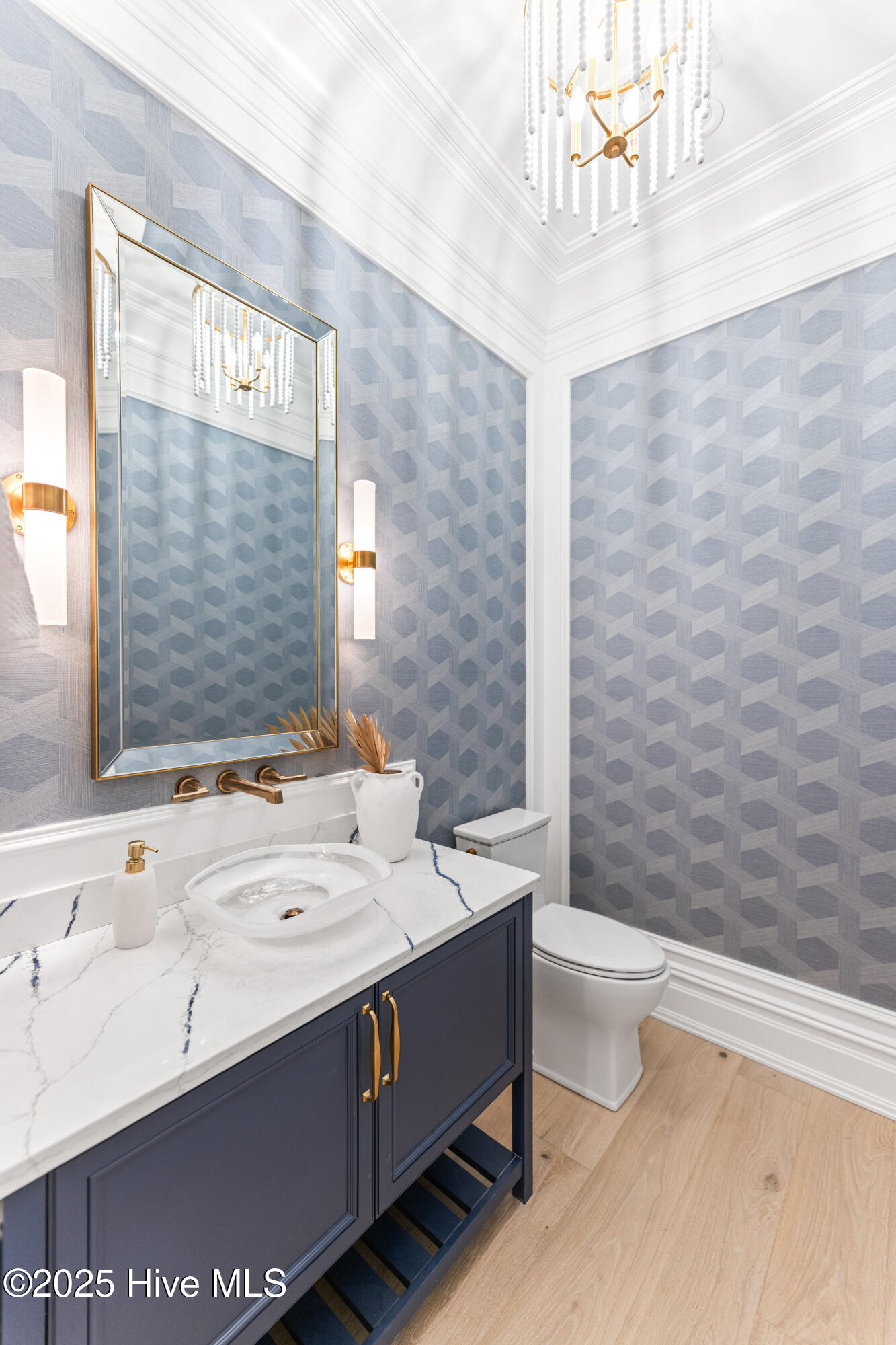 100401243 | Photo 33