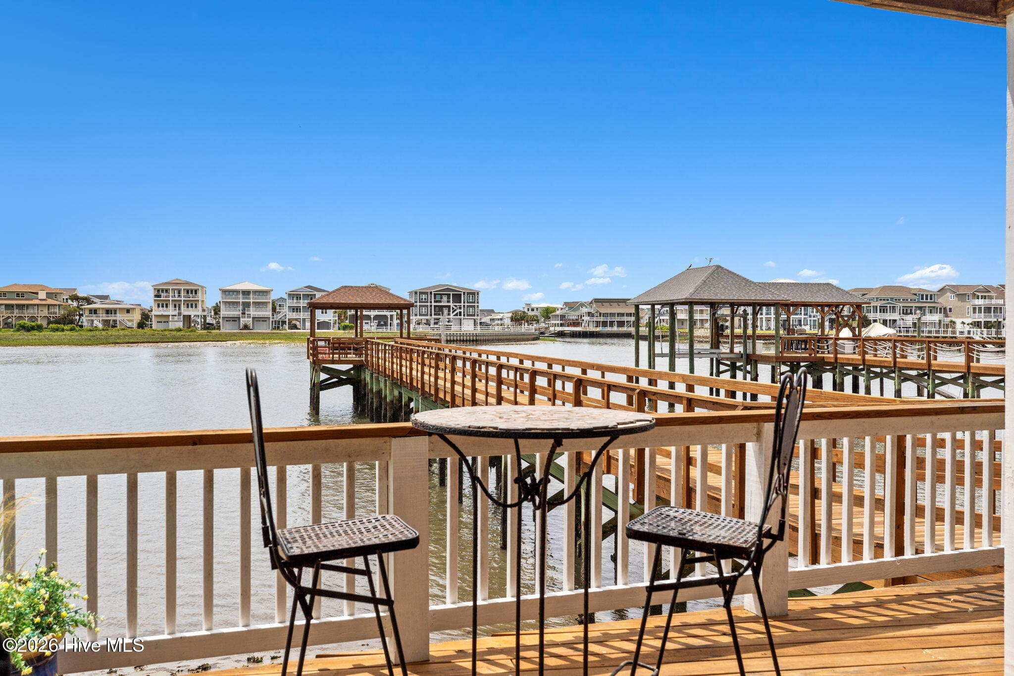 100570592 | Photo 49