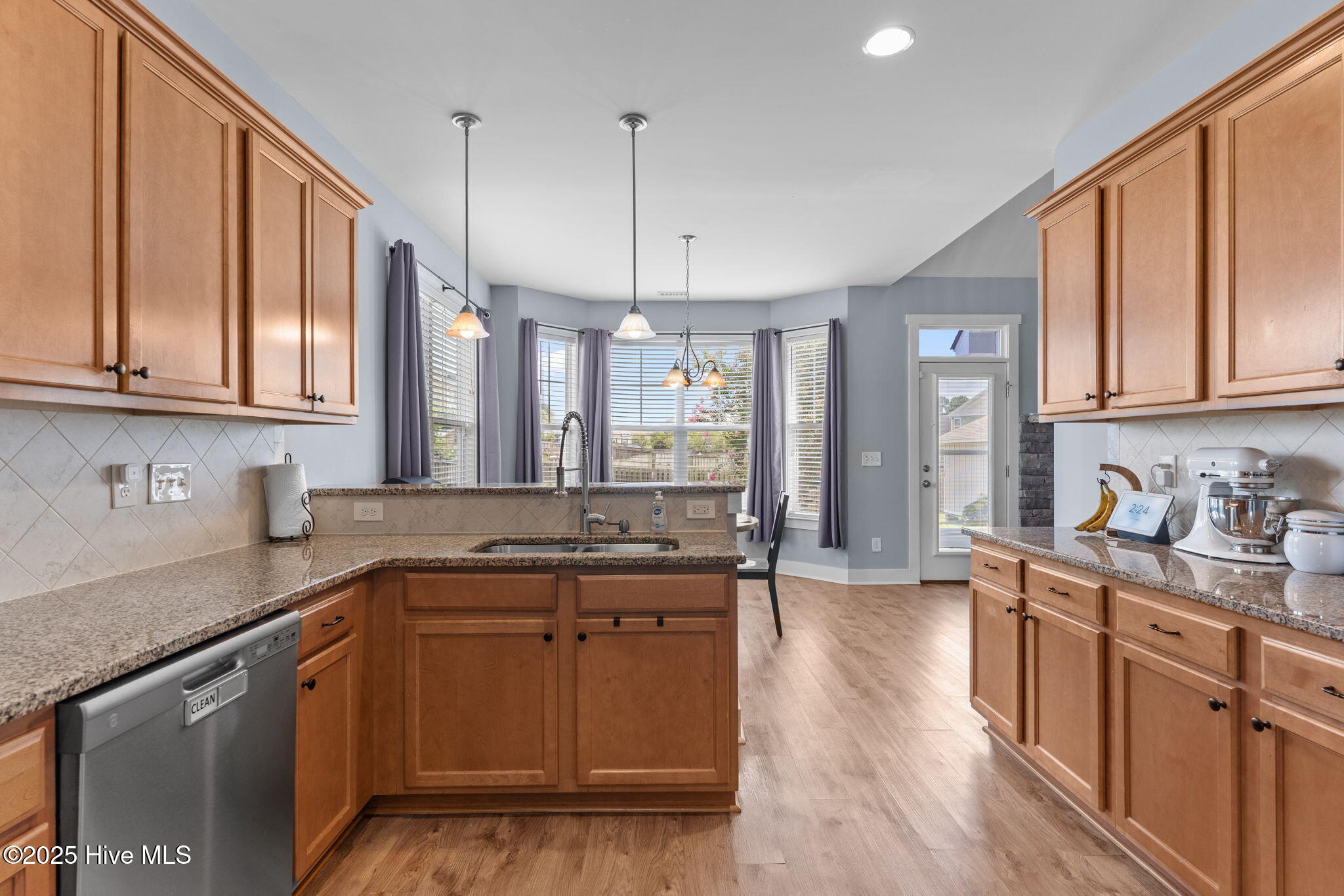 100550078 | Photo 13