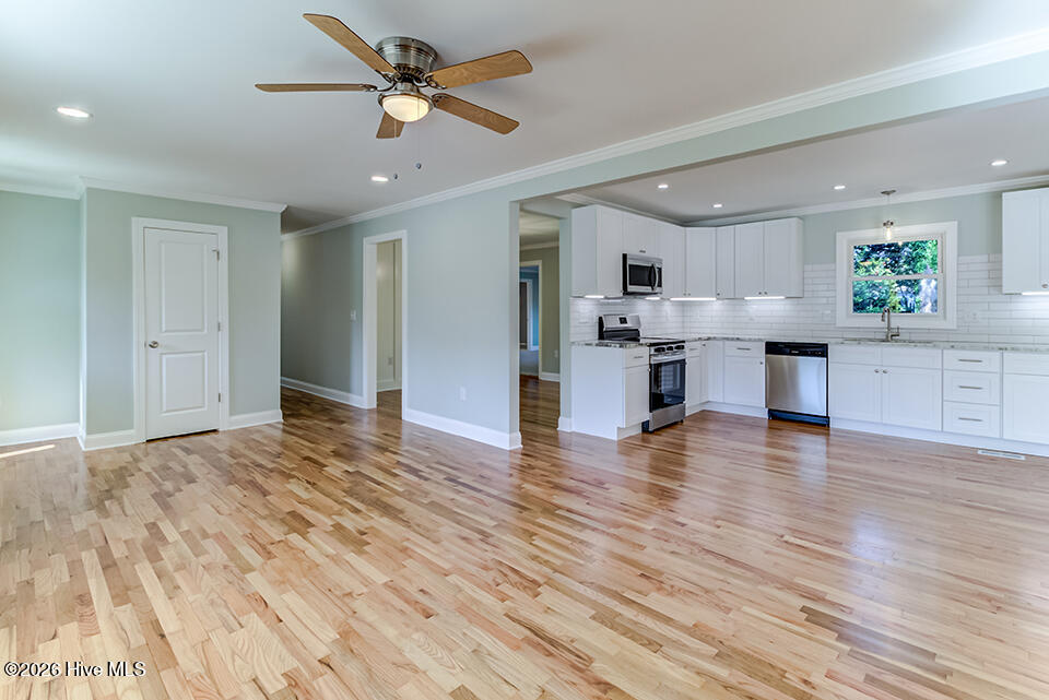 100558677 | Photo 22