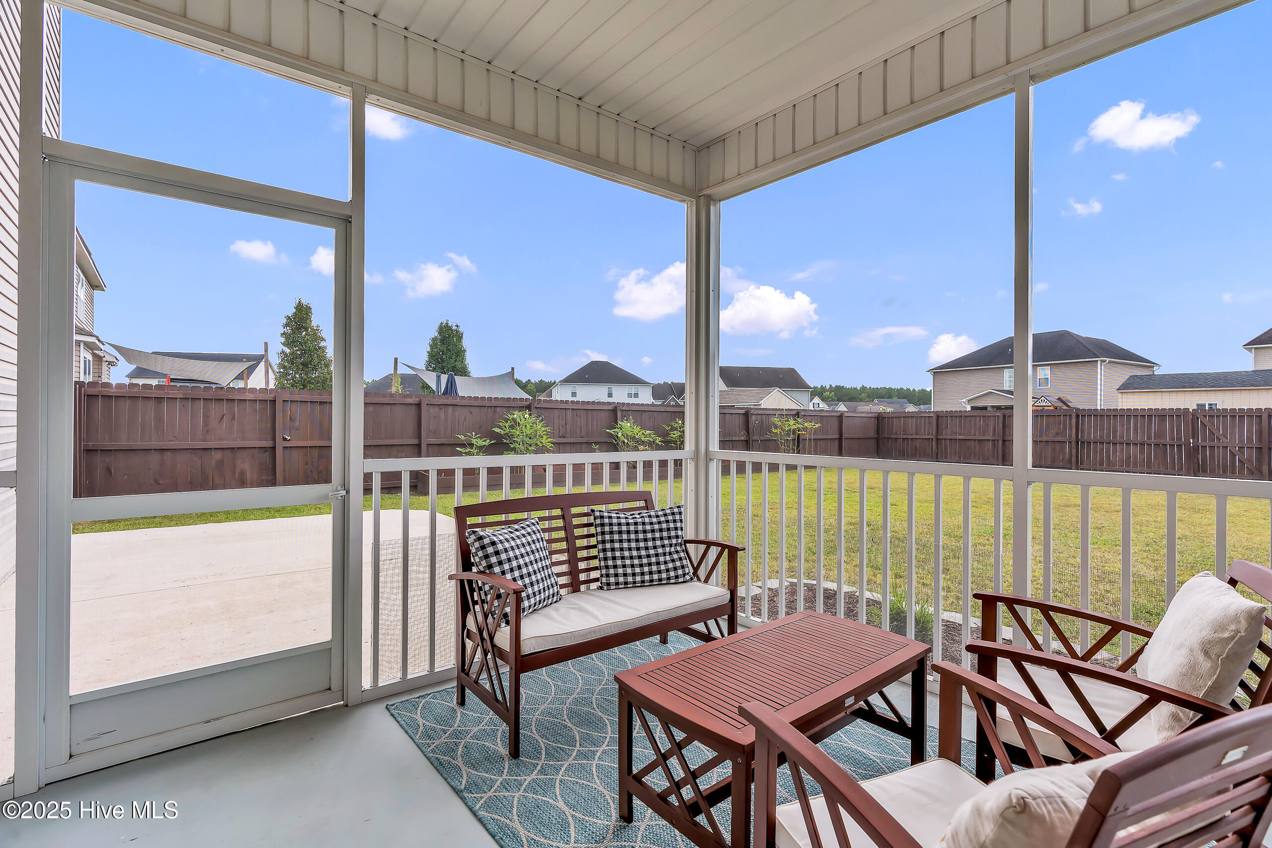 100543467 | Photo 32