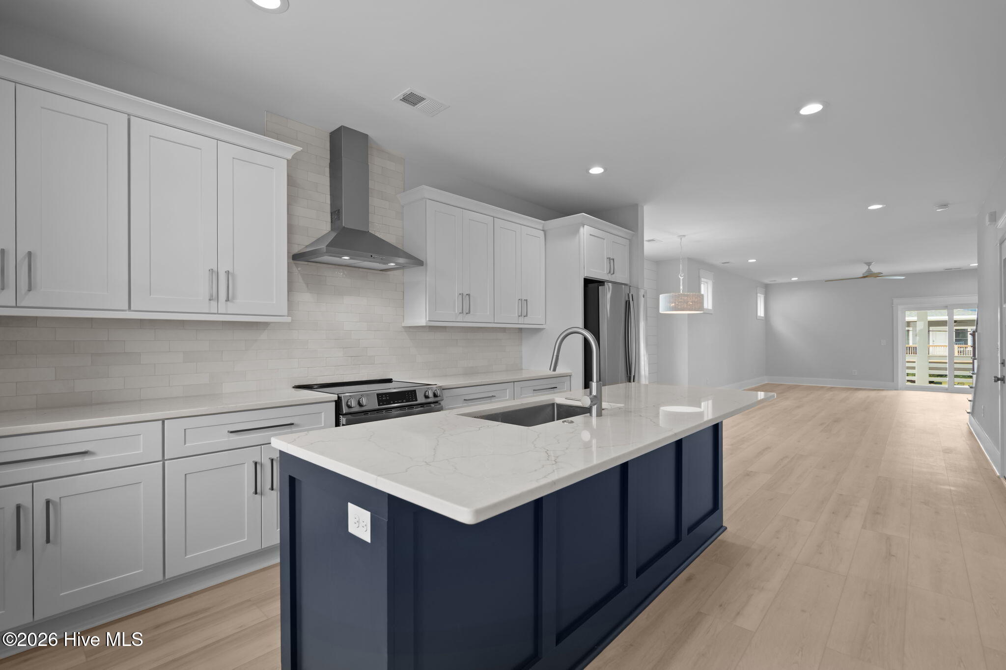 100553726 | Photo 13