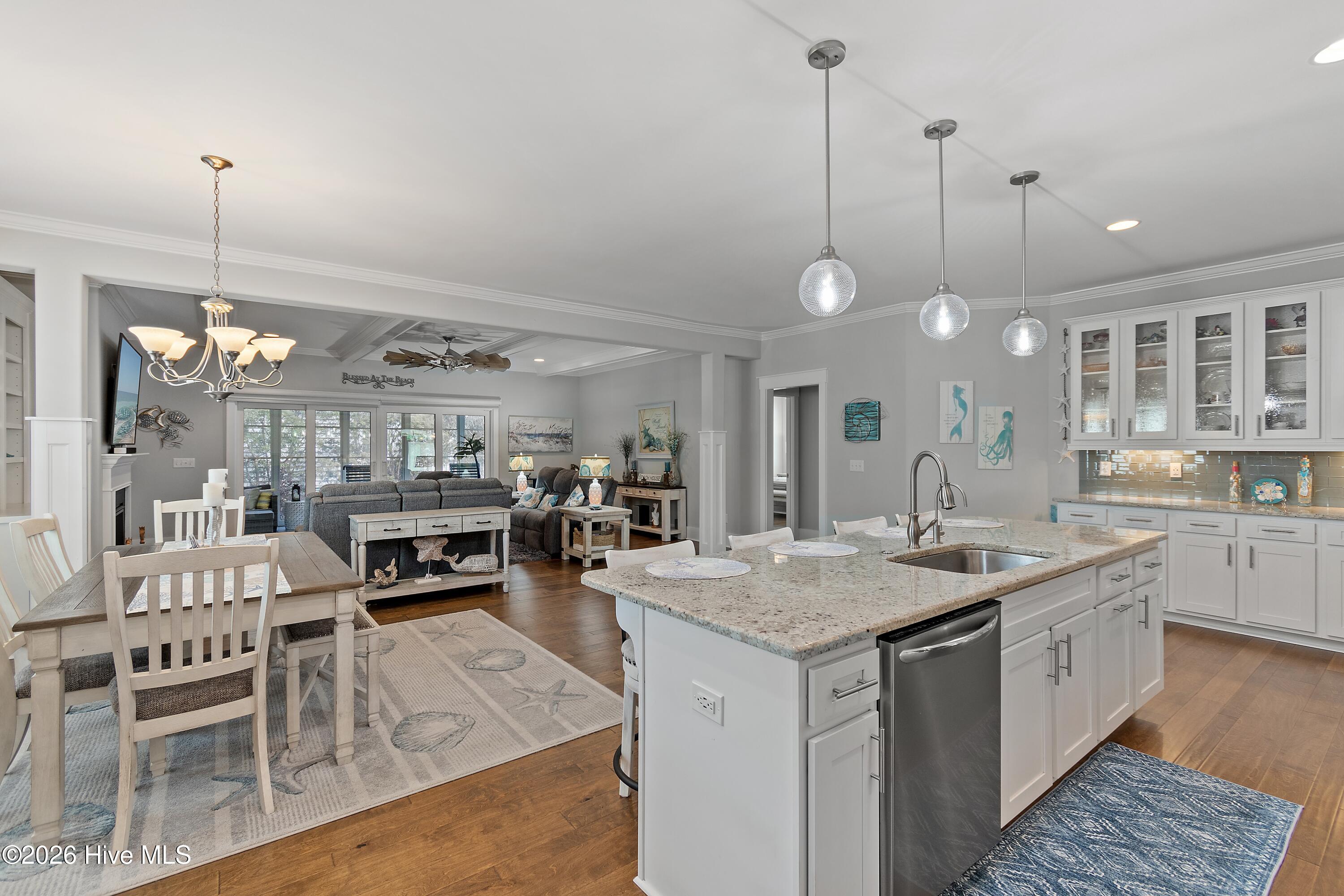 100561282 | Photo 10