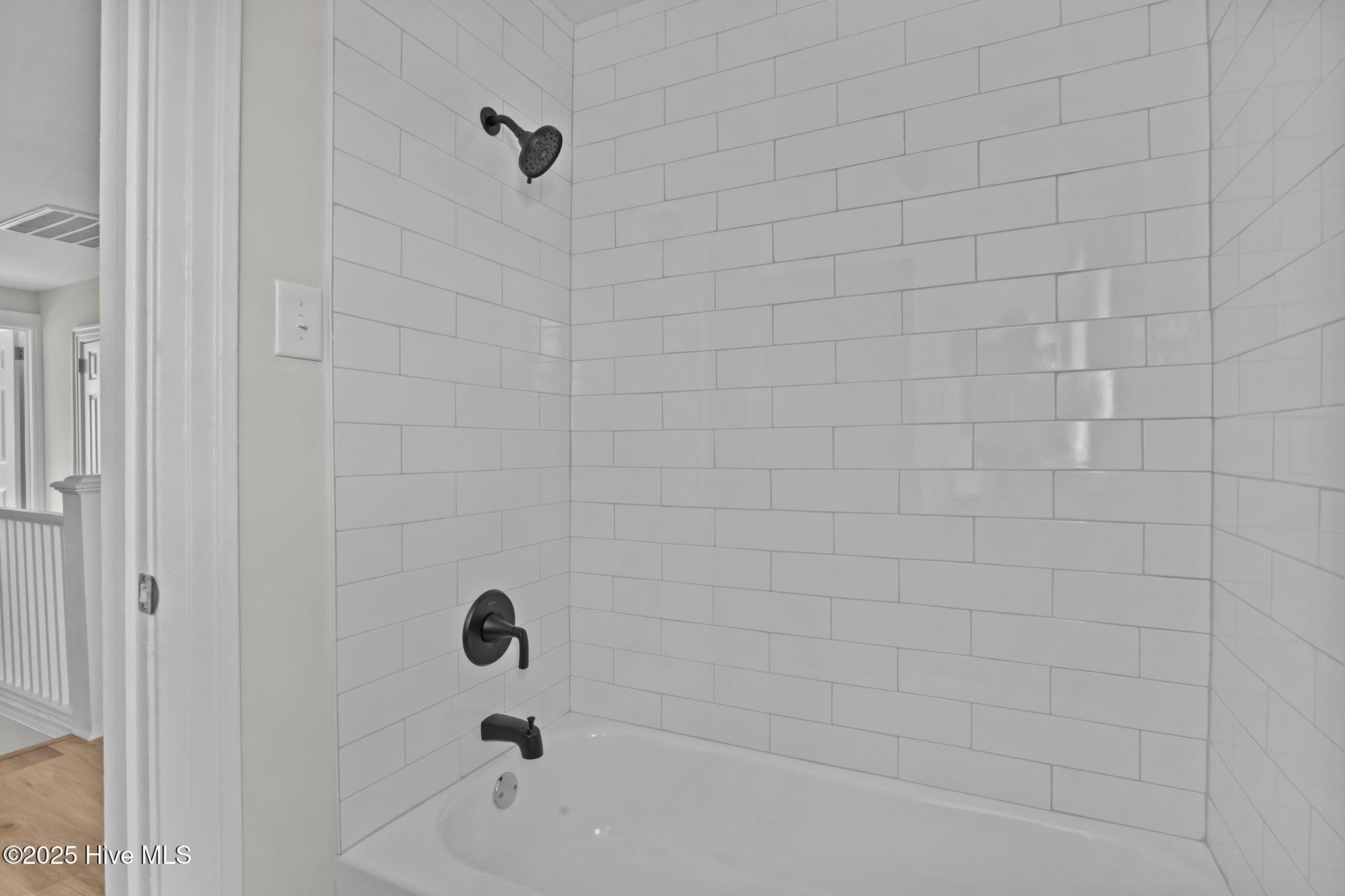 100520043 | Photo 28