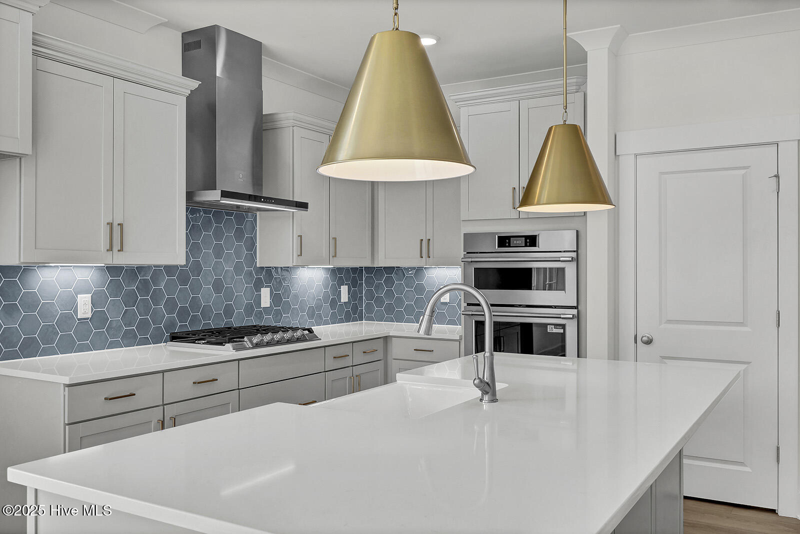 100558047 | Photo 15