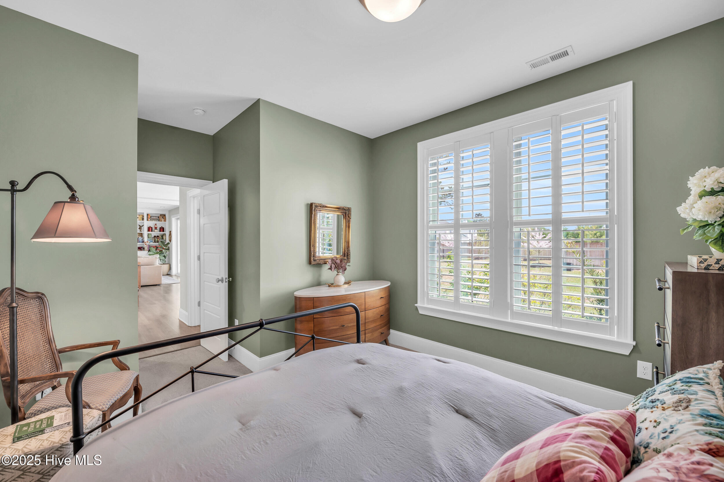 100520881 | Photo 30