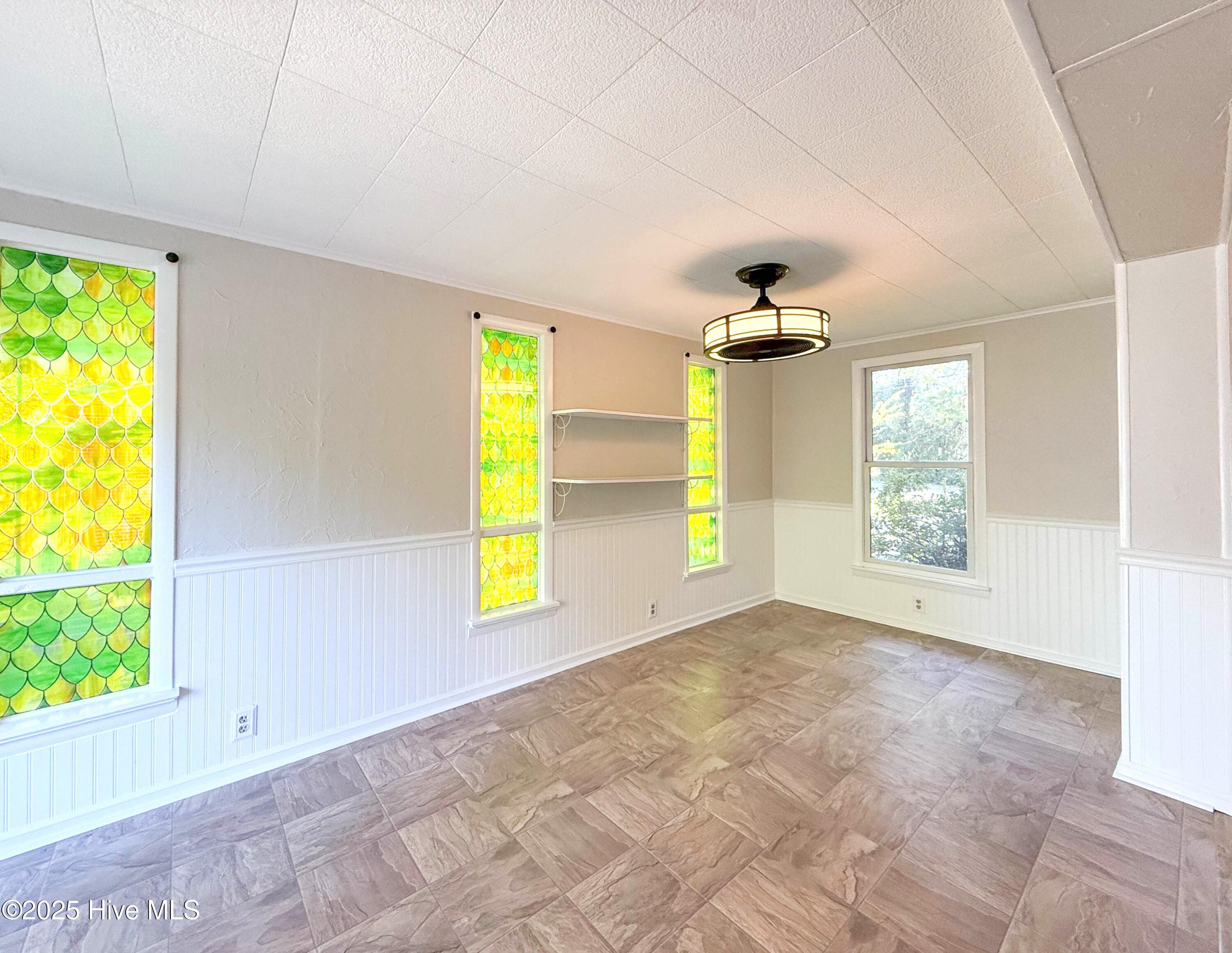 100537869 | Photo 15