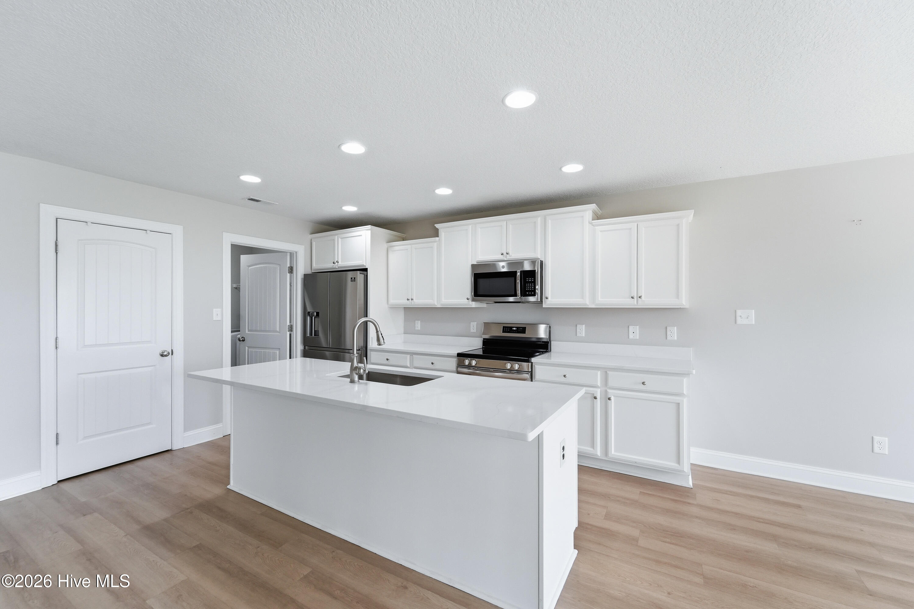 100570478 | Photo 23