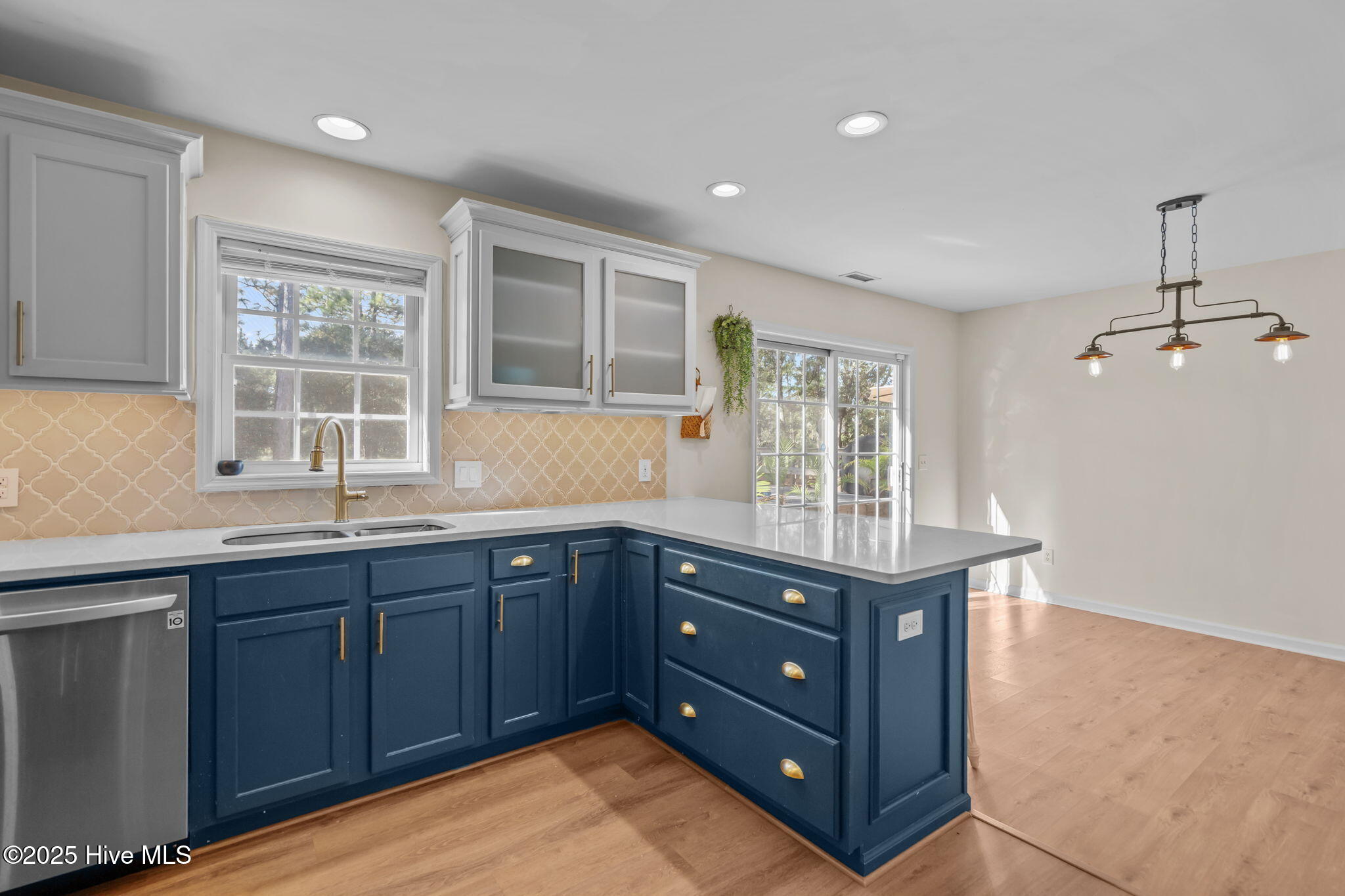 100536417 | Photo 17