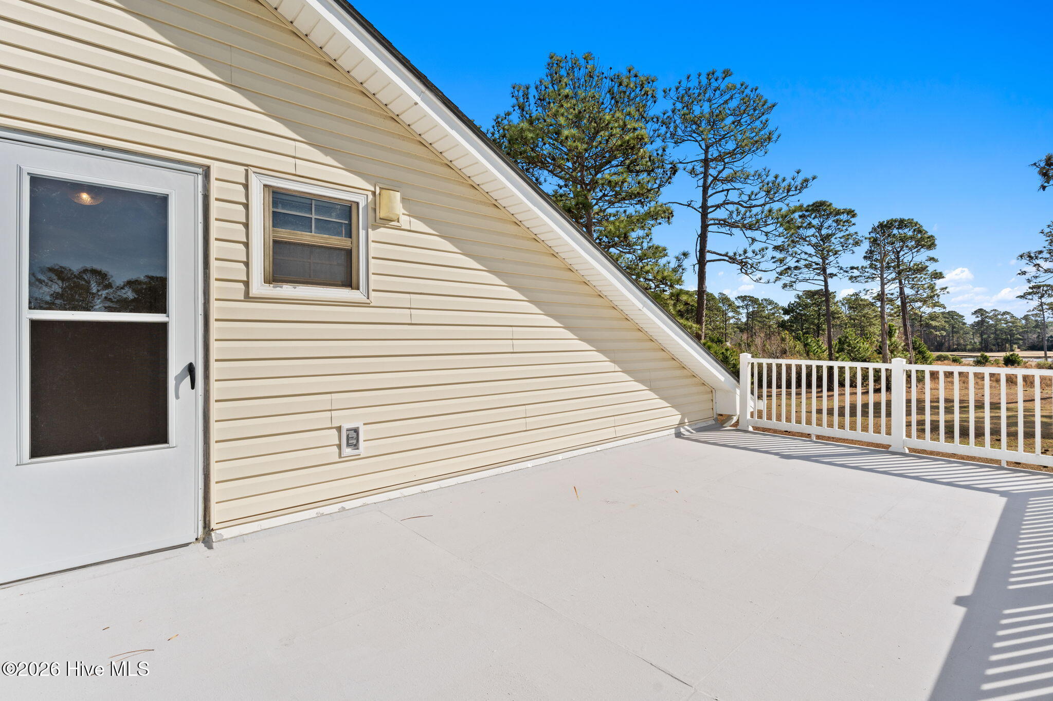 100549085 | Photo 35