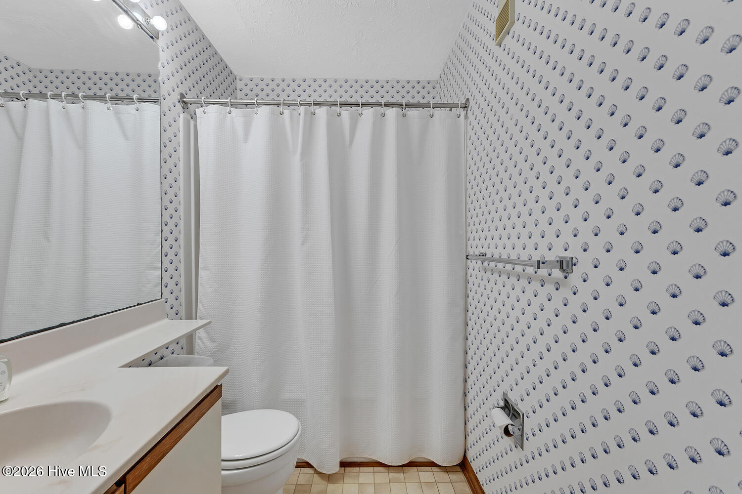 100560300 | Photo 26