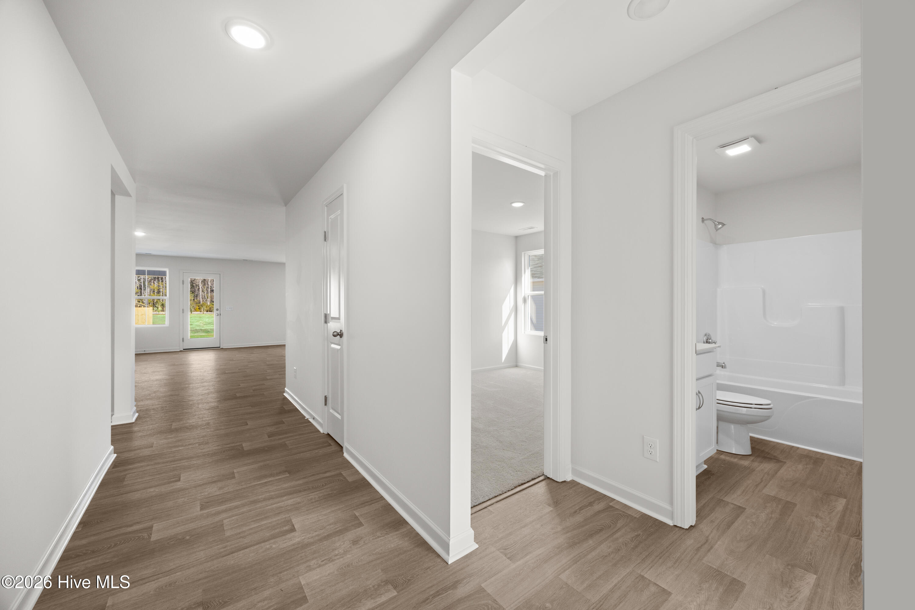 100557053 | Photo 15