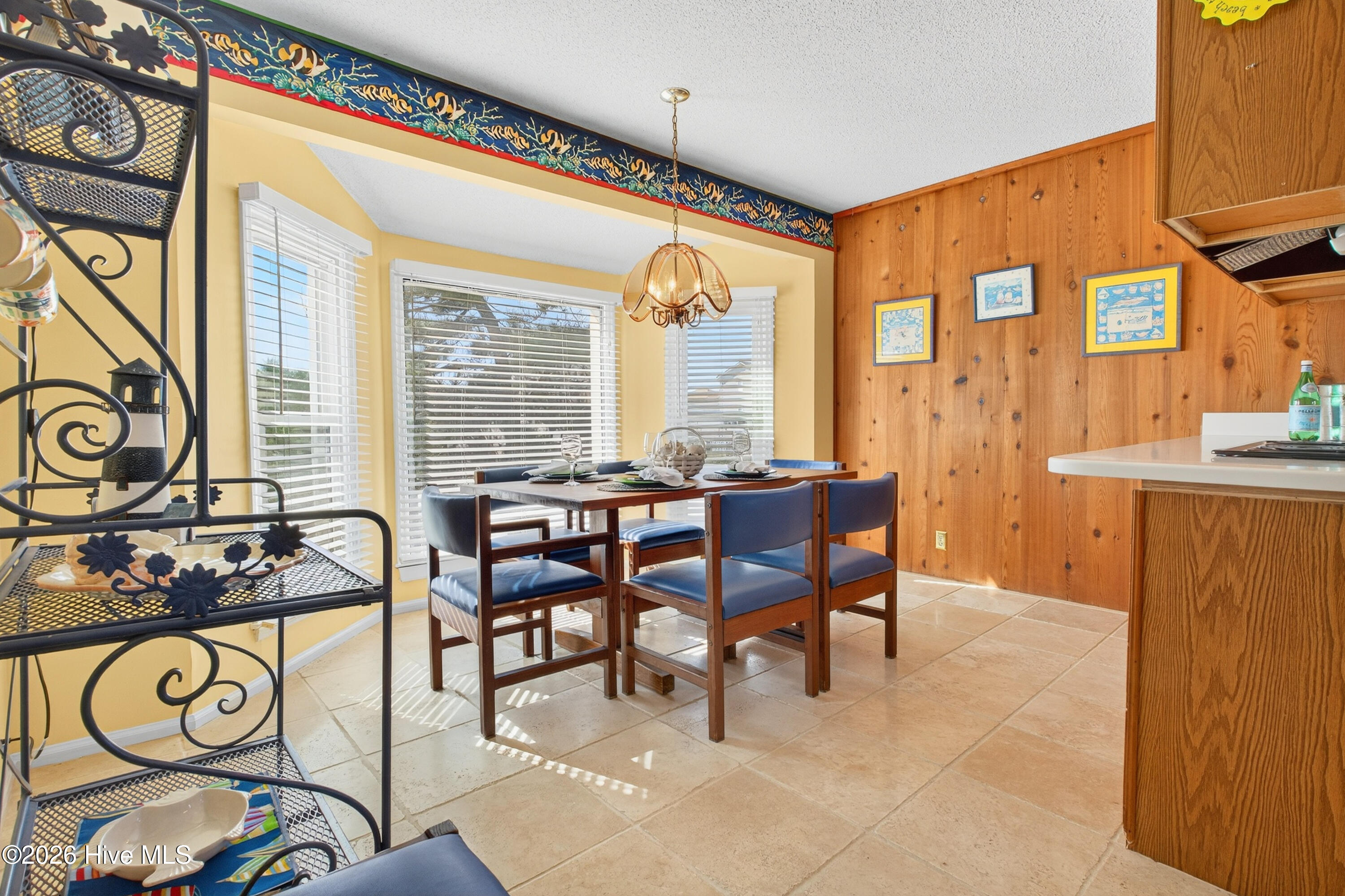 100558876 | Photo 10