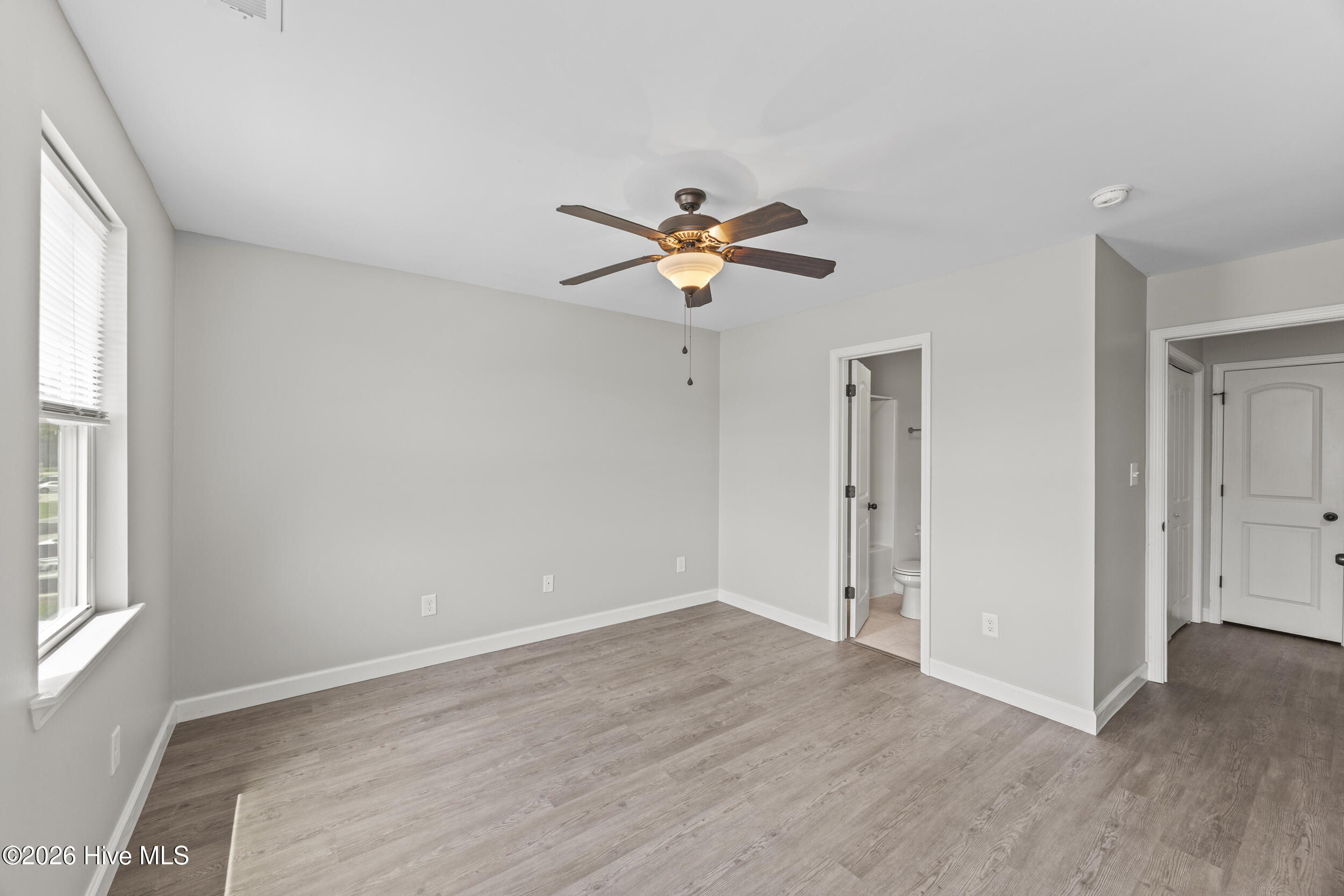 100592462 | Photo 21