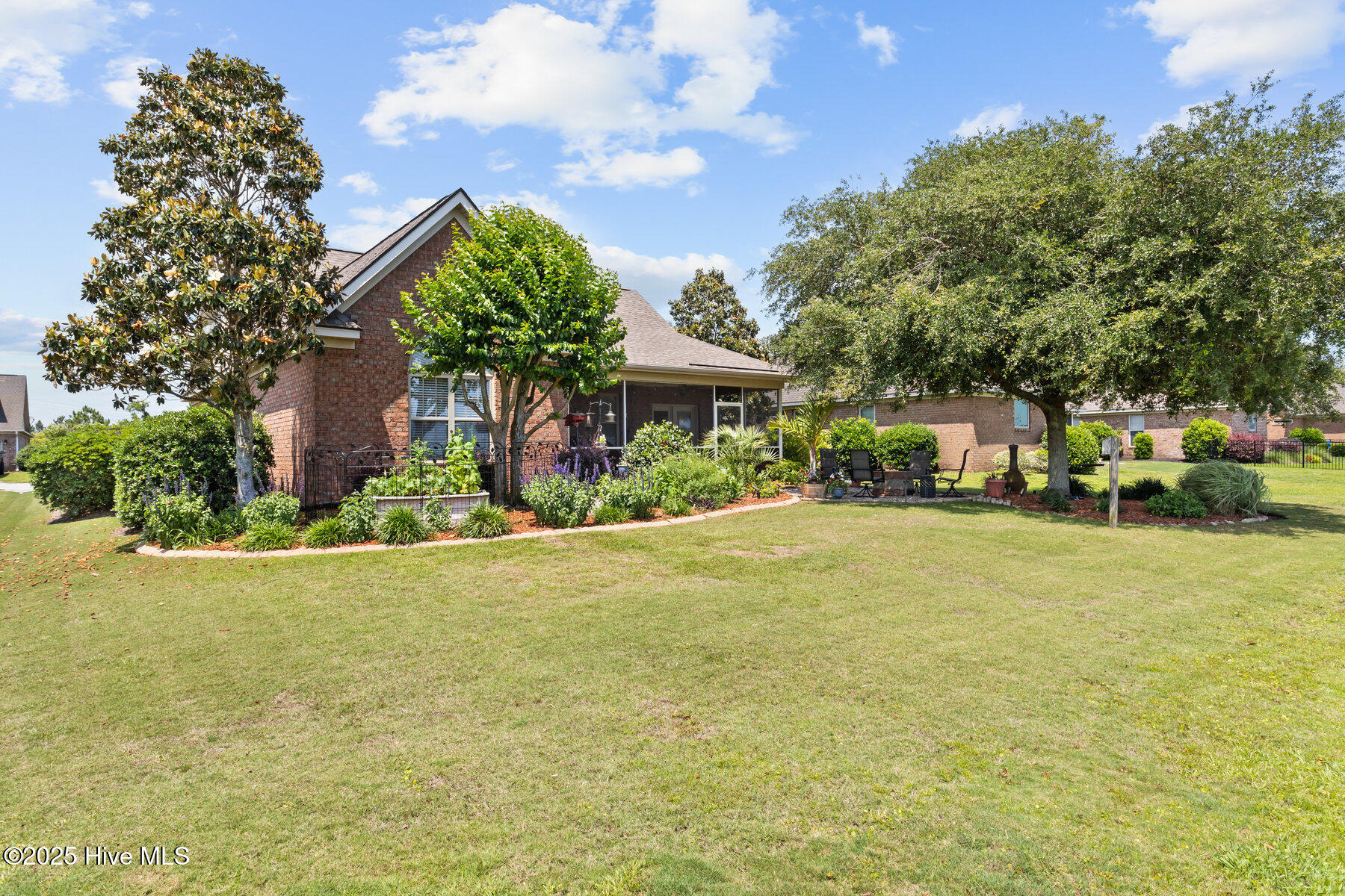 100486542 | Photo 23