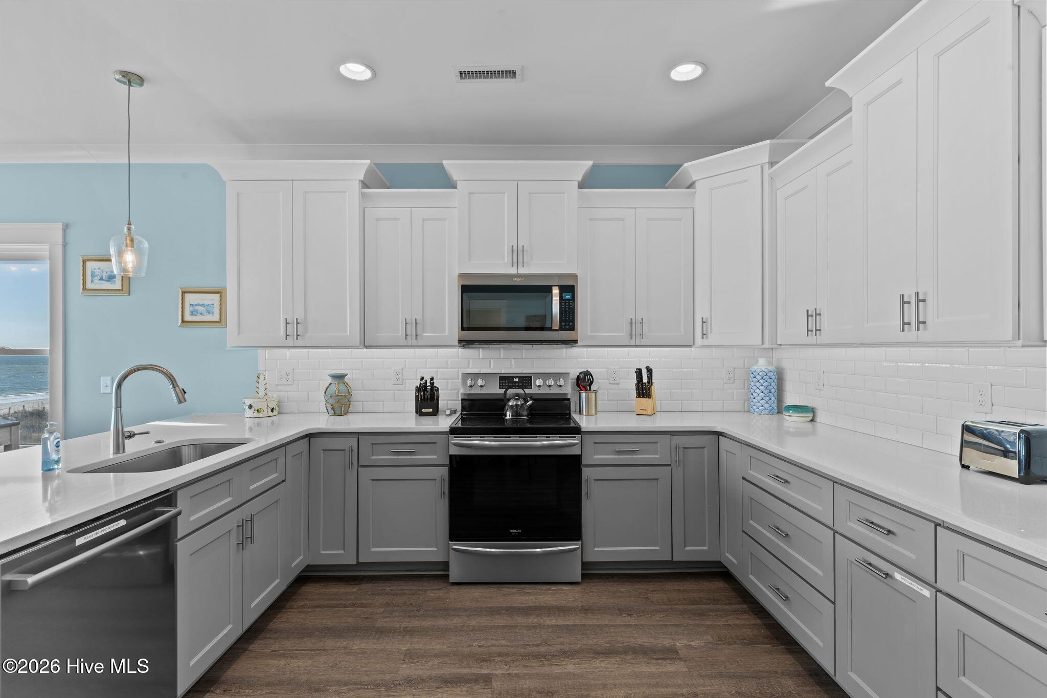 100547503 | Photo 13