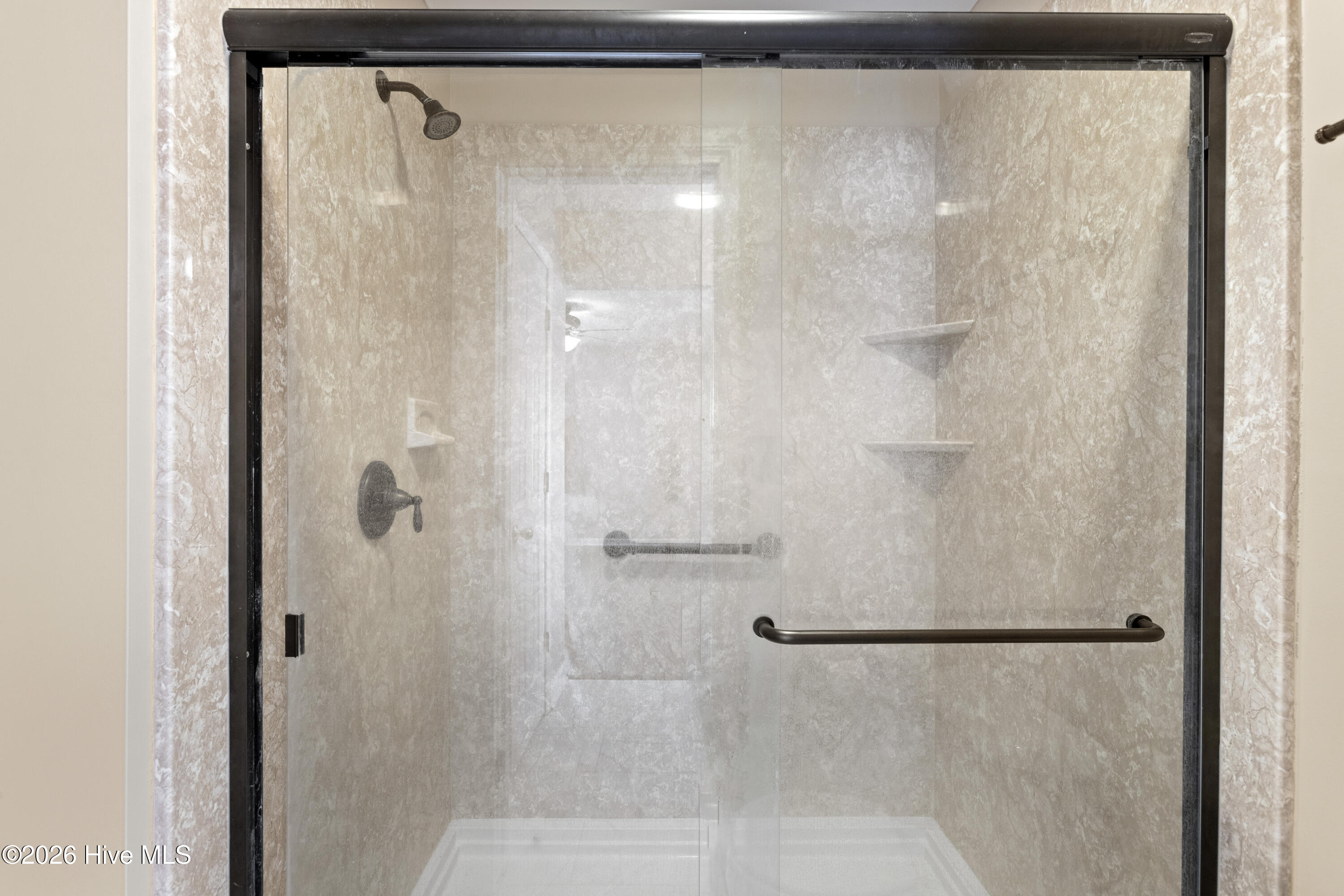 100562403 | Photo 14