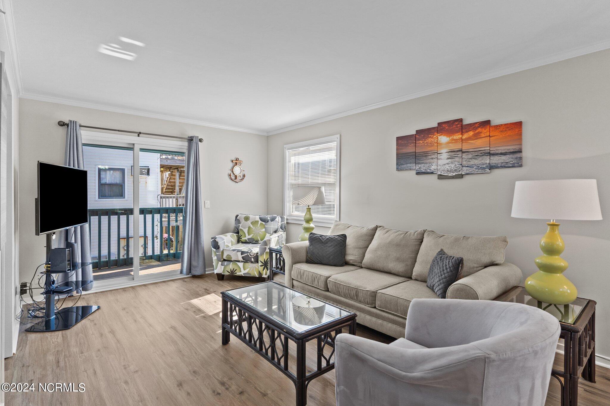 1404 Canal Drive Apt 17, Carolina Beach, NC 28428 – photo 4: 8-web-or-mls-BTS08399