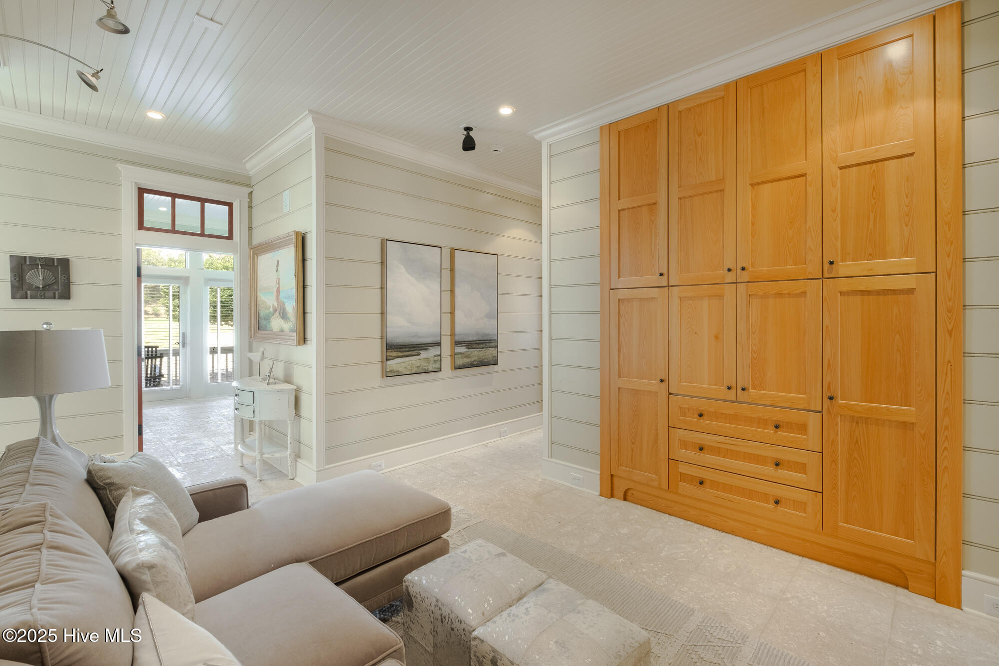 100517307 | Photo 18