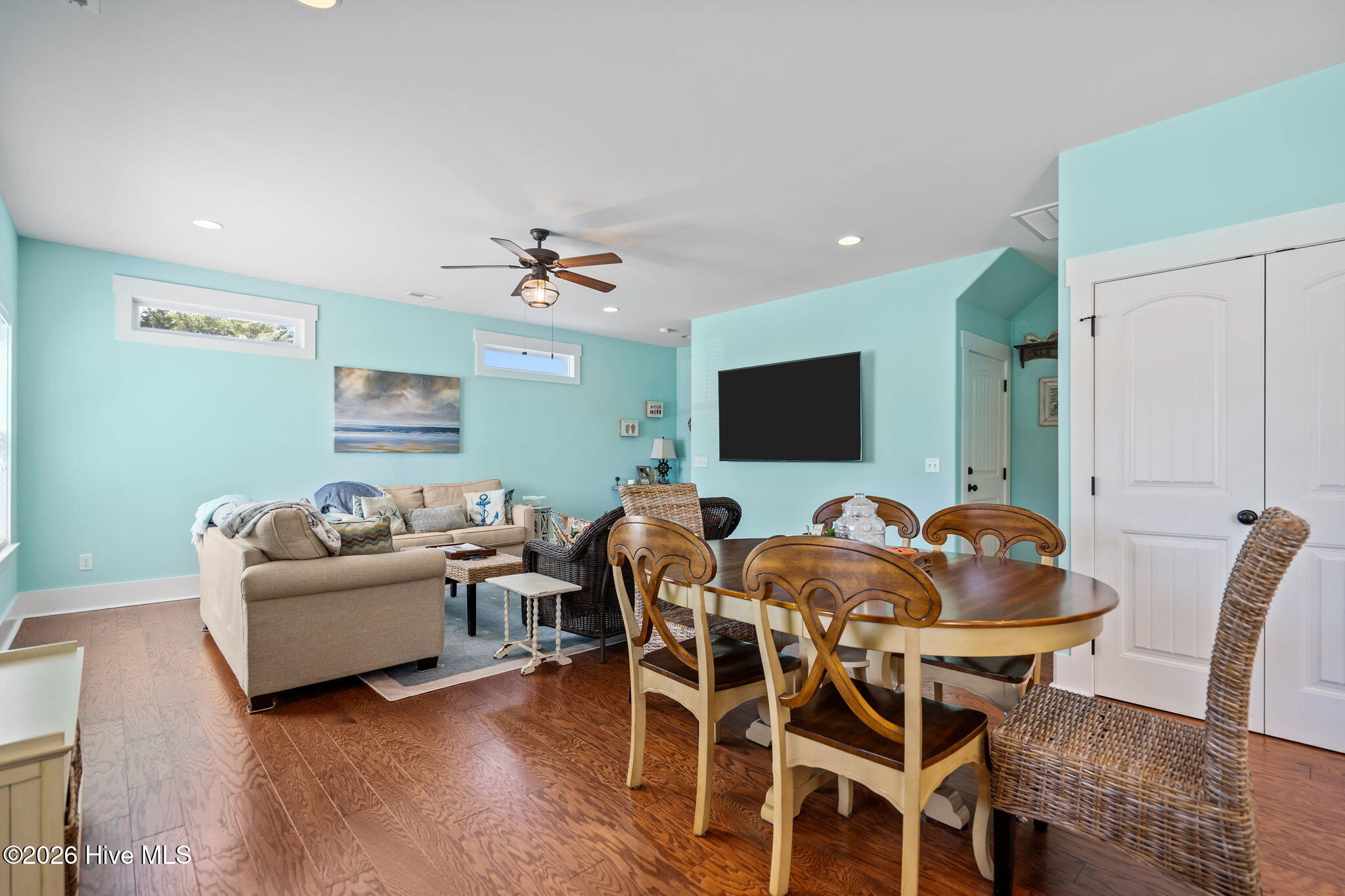 100562552 | Photo 21