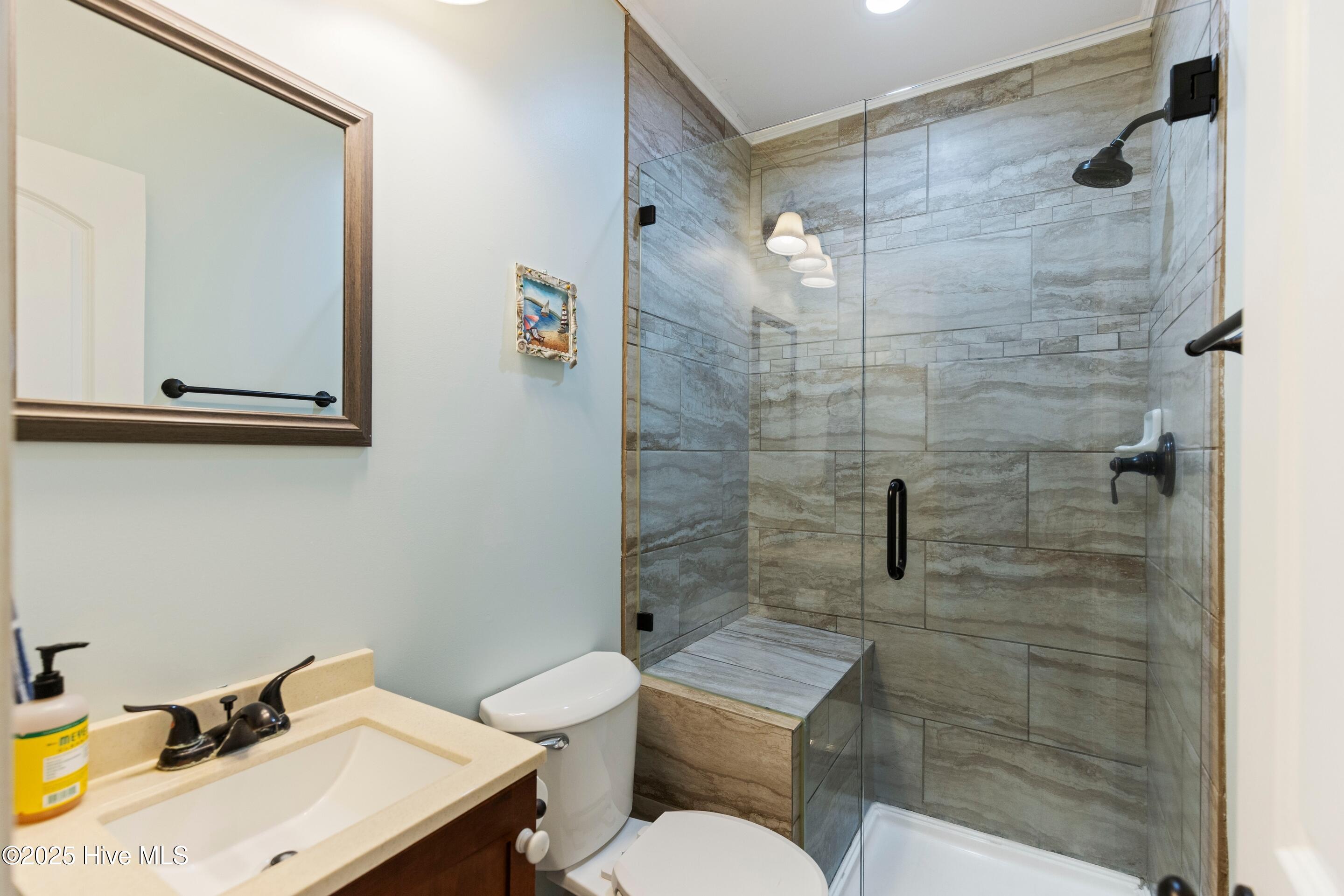 100567427 | Photo 27