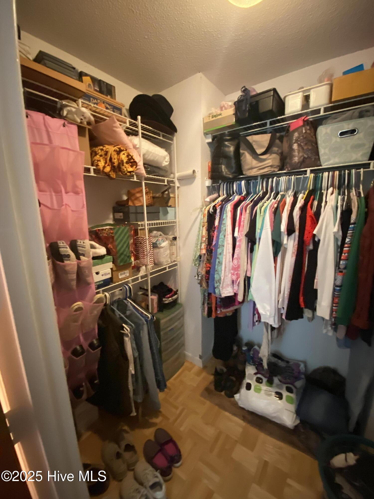 100521634 | Photo 35