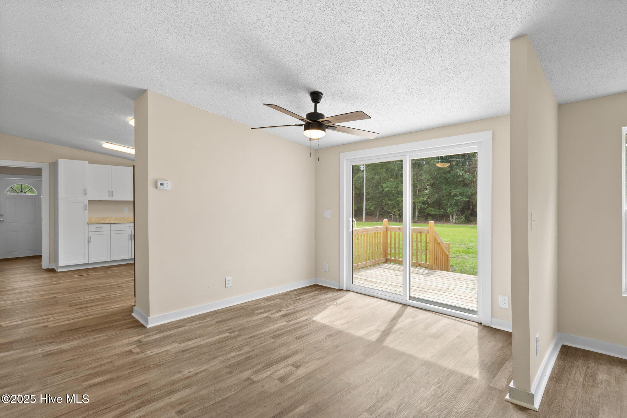 100528091 | Photo 10